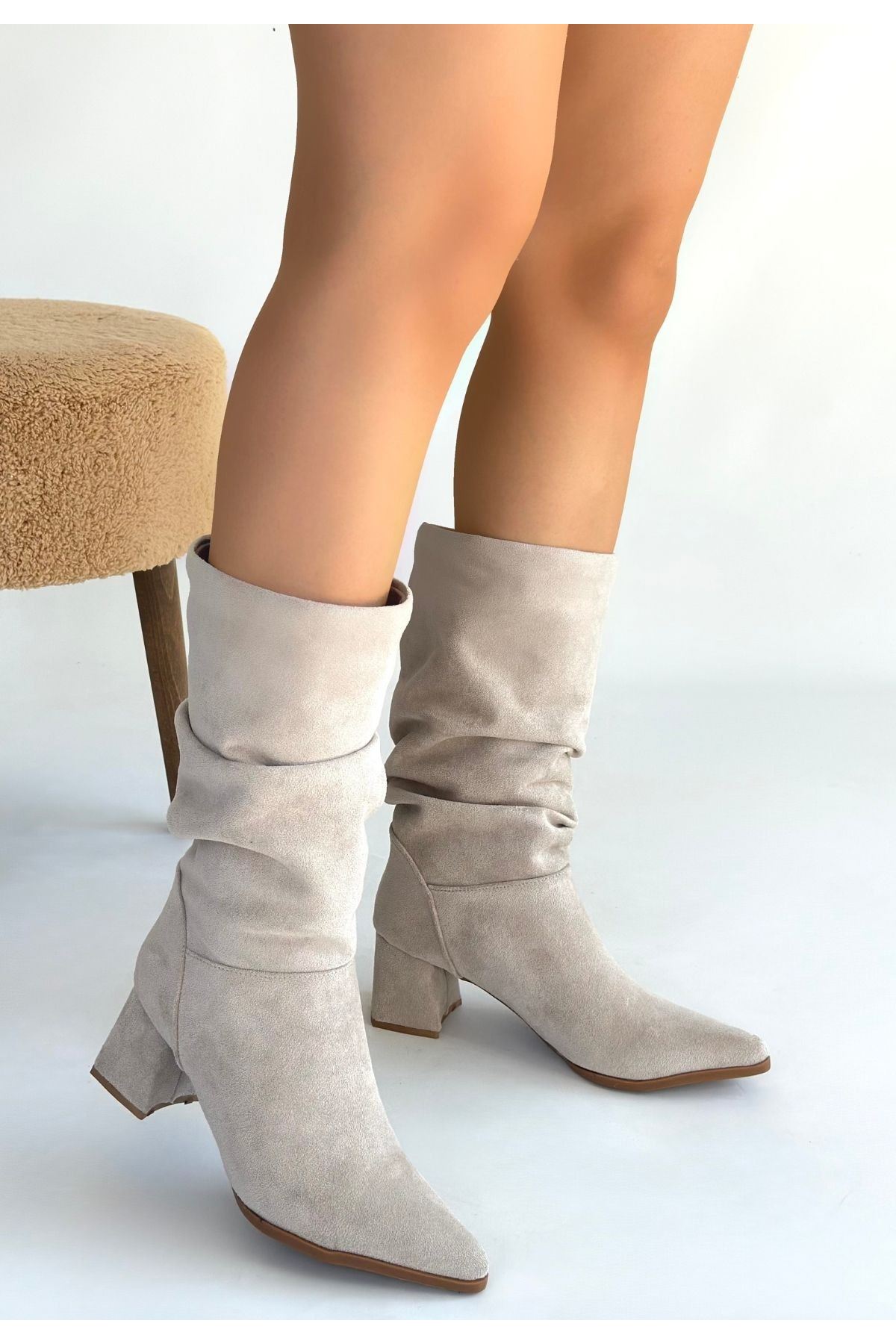 Titen Bej Süet Körüklü Topuklu Çizme