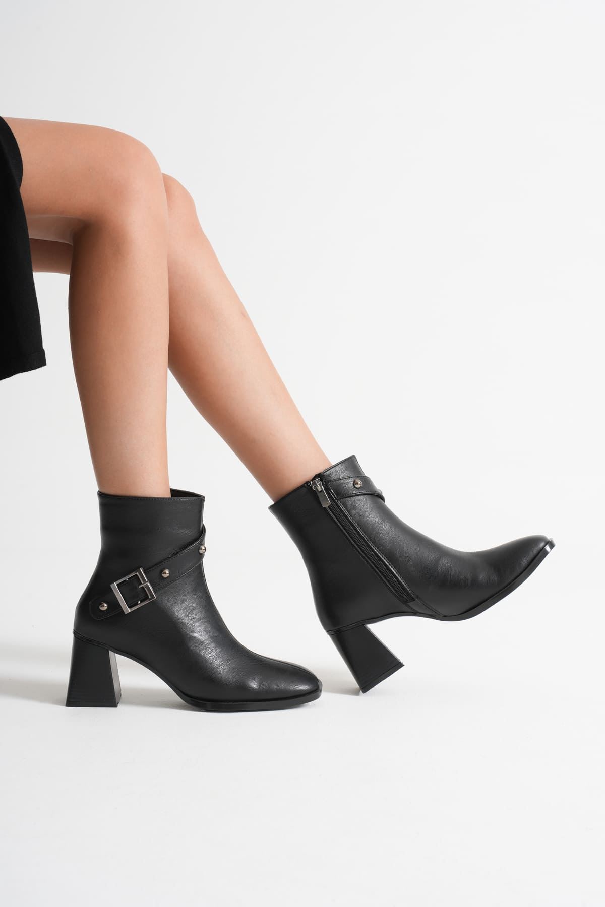 Kadın Siyah Topuklu Bot SHTR08MK25A