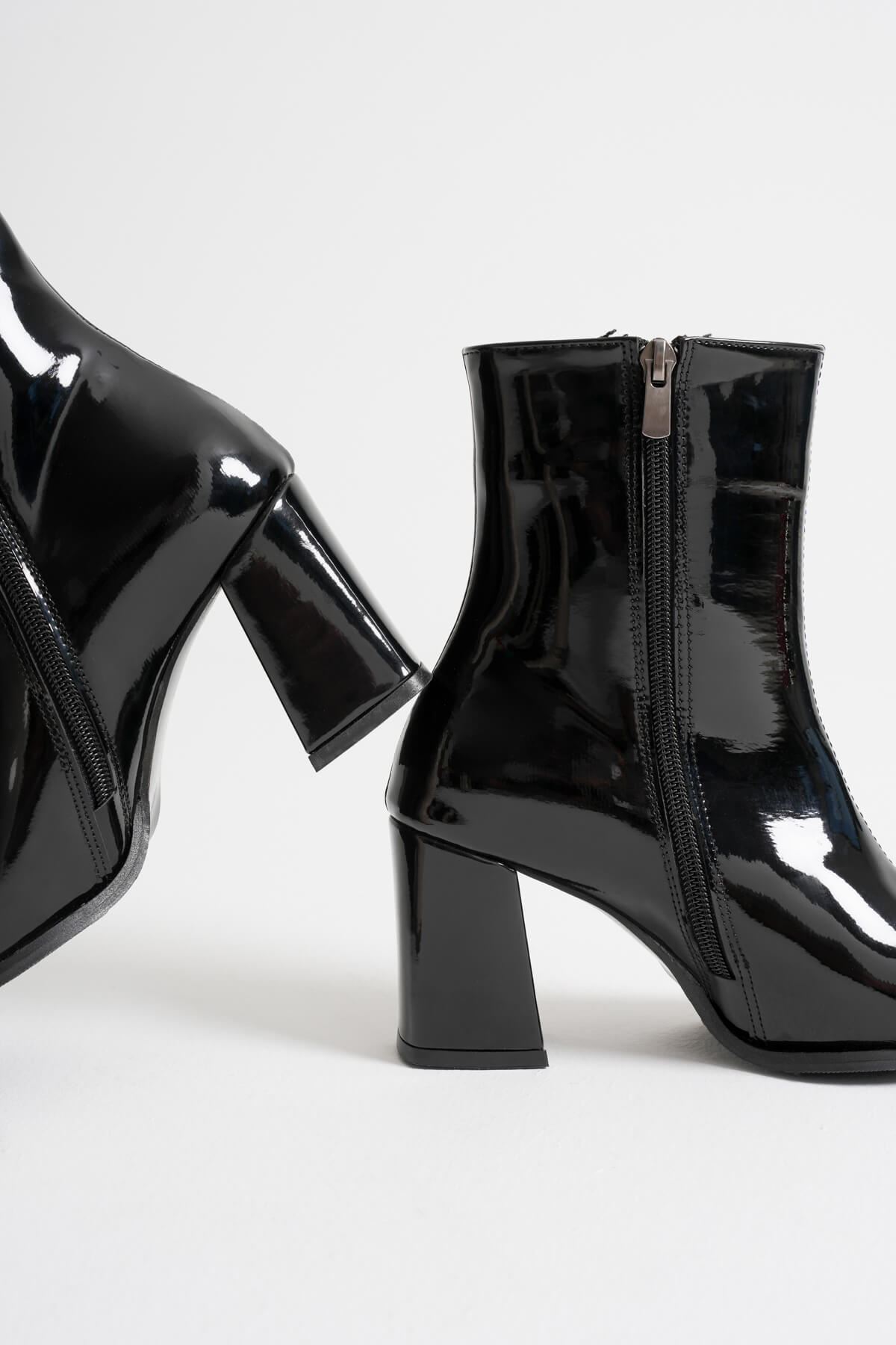 Kadın Siyah Rugan Topuklu Bot SHTR08MK02D