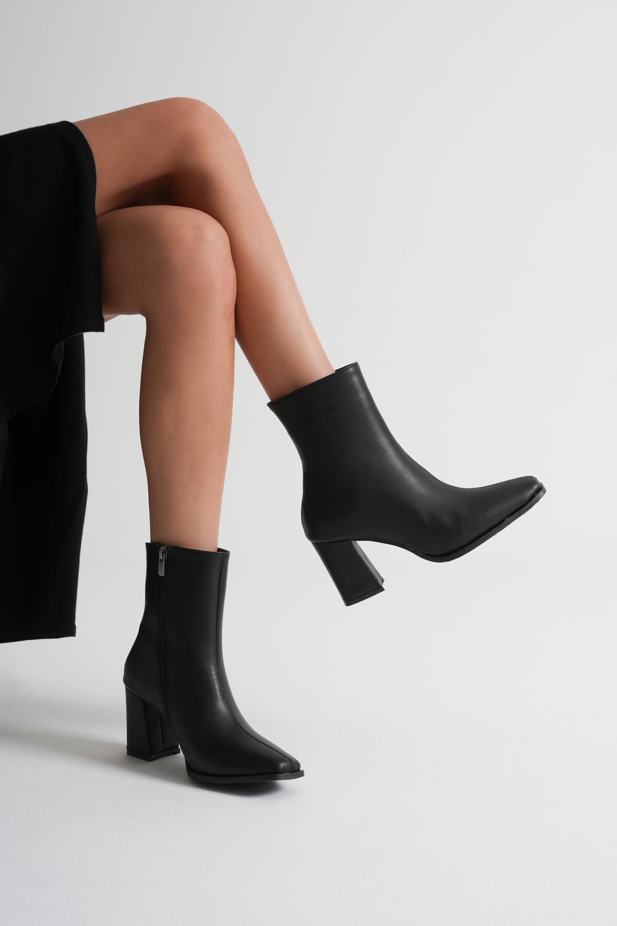 Kadın Siyah Topuklu Bot SHTR08MK02A