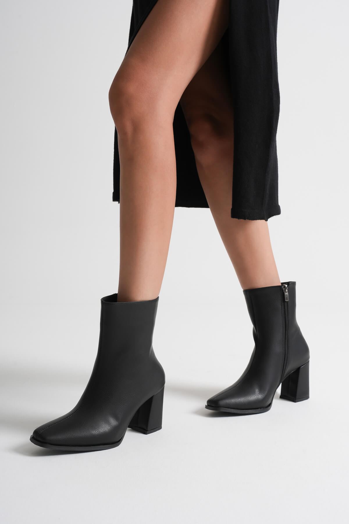 Kadın Siyah Topuklu Bot SHTR08MK02A