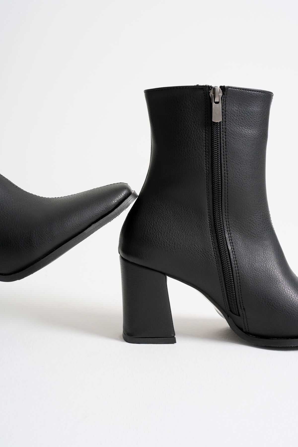 Kadın Siyah Topuklu Bot SHTR08MK02A