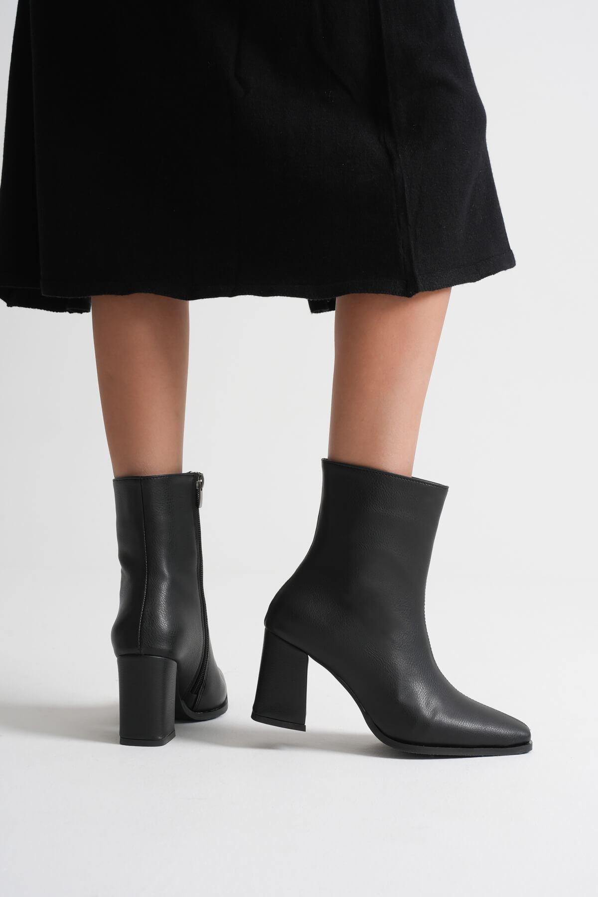 Kadın Siyah Topuklu Bot SHTR08MK02A