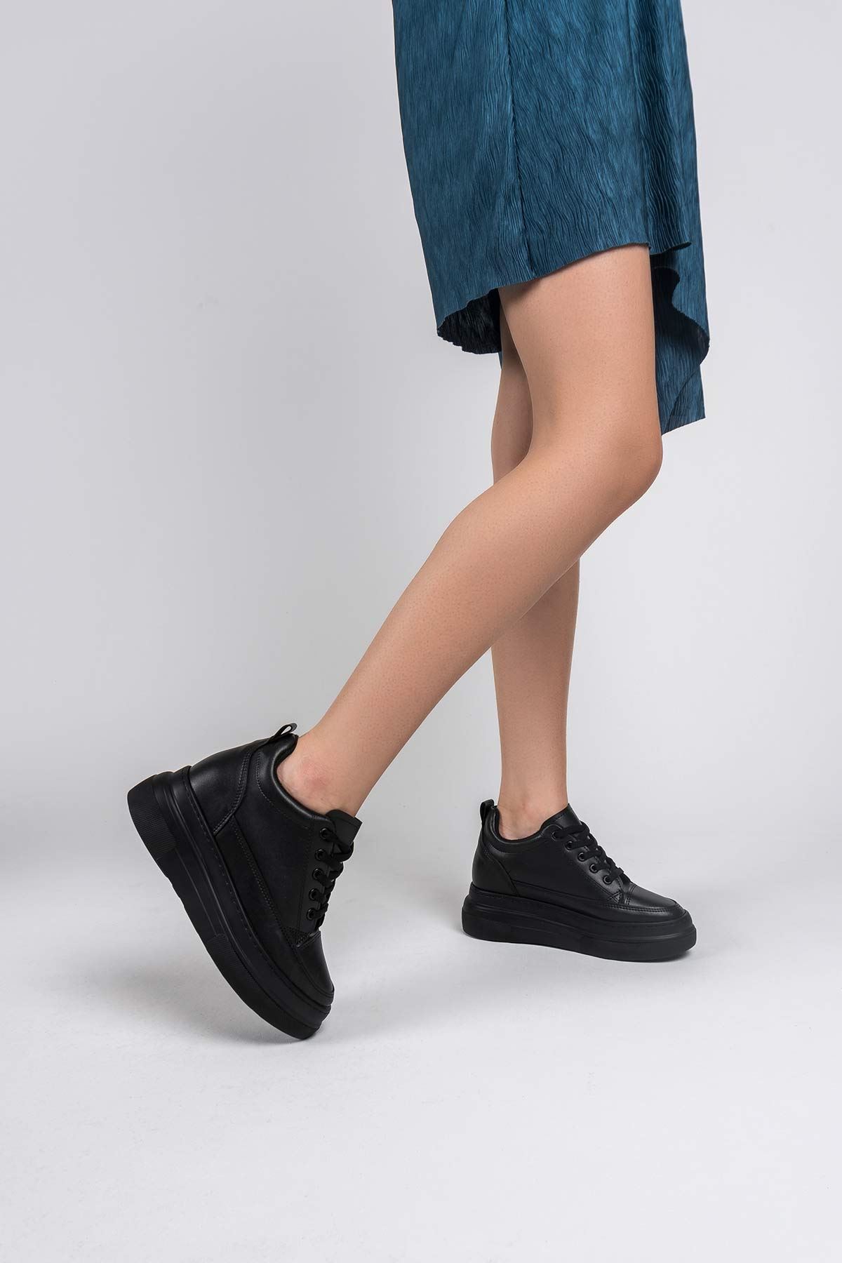 Kadın Gizli Topuk Siyah Spor Ayakkabı