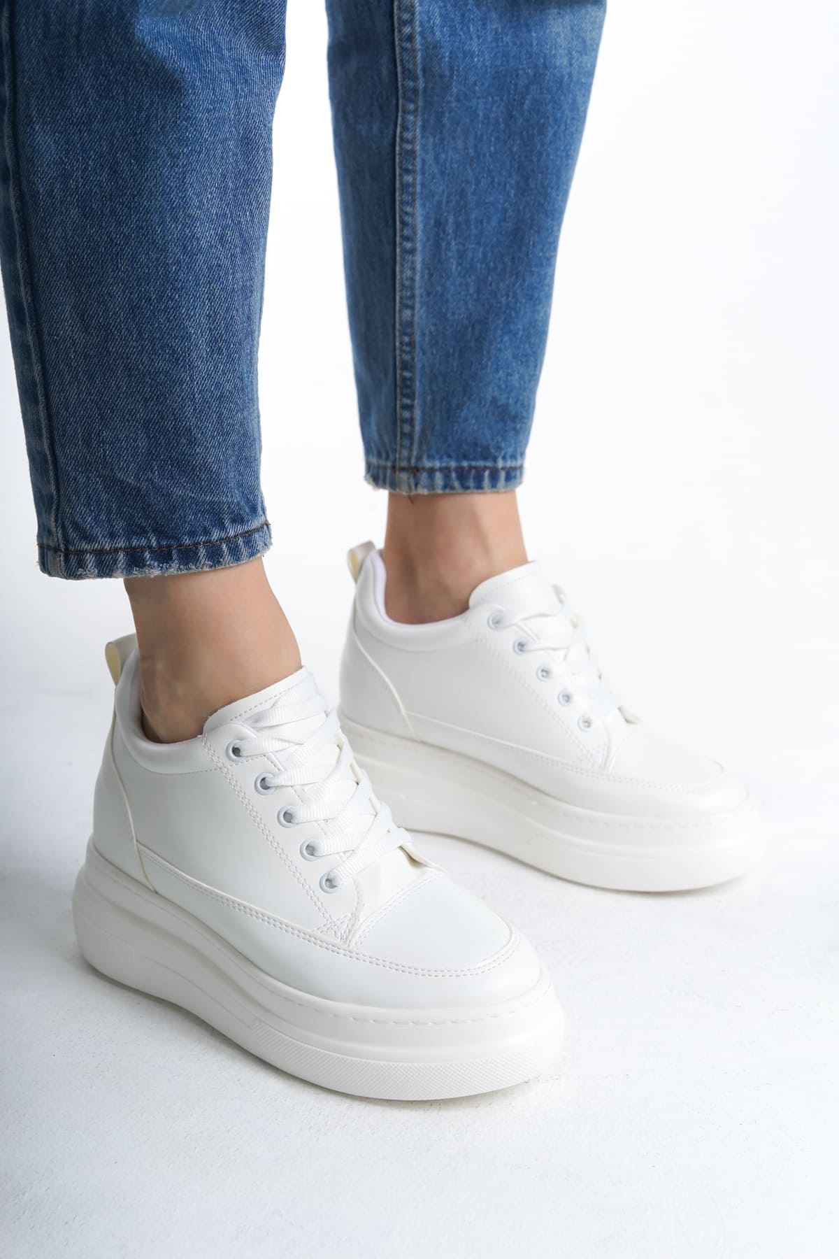 Kadın Gizli Topuk Beyaz Spor Ayakkabı