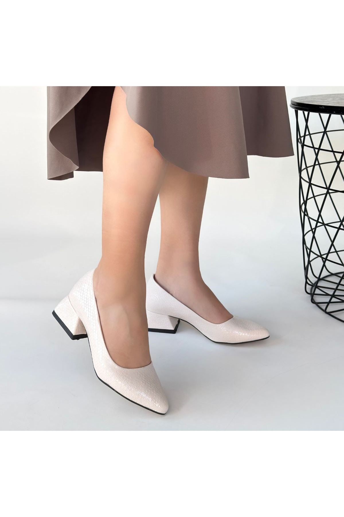 Nitya Bej Baskılı Rugan Topuklu Ayakkabı