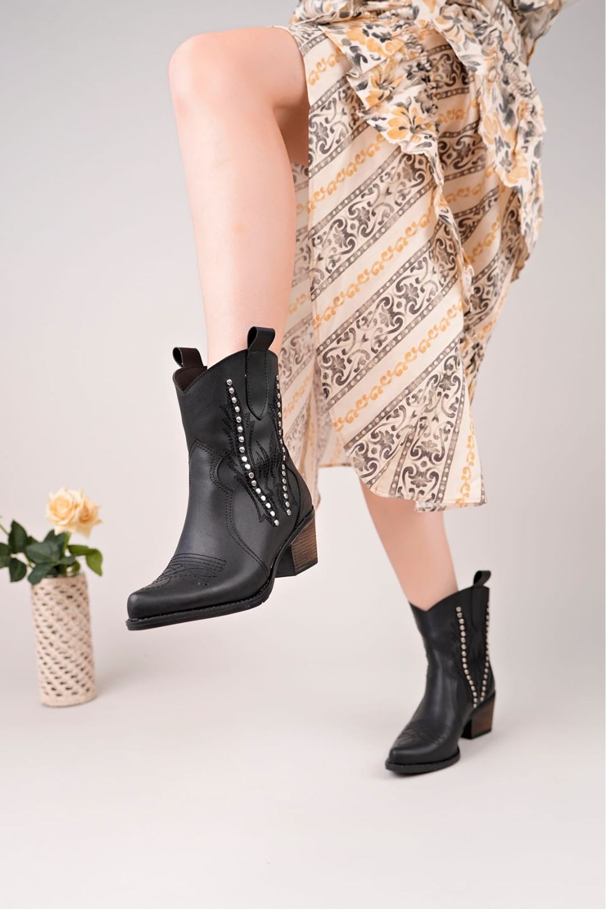 Matin Siyah Cilt Topuklu Bot