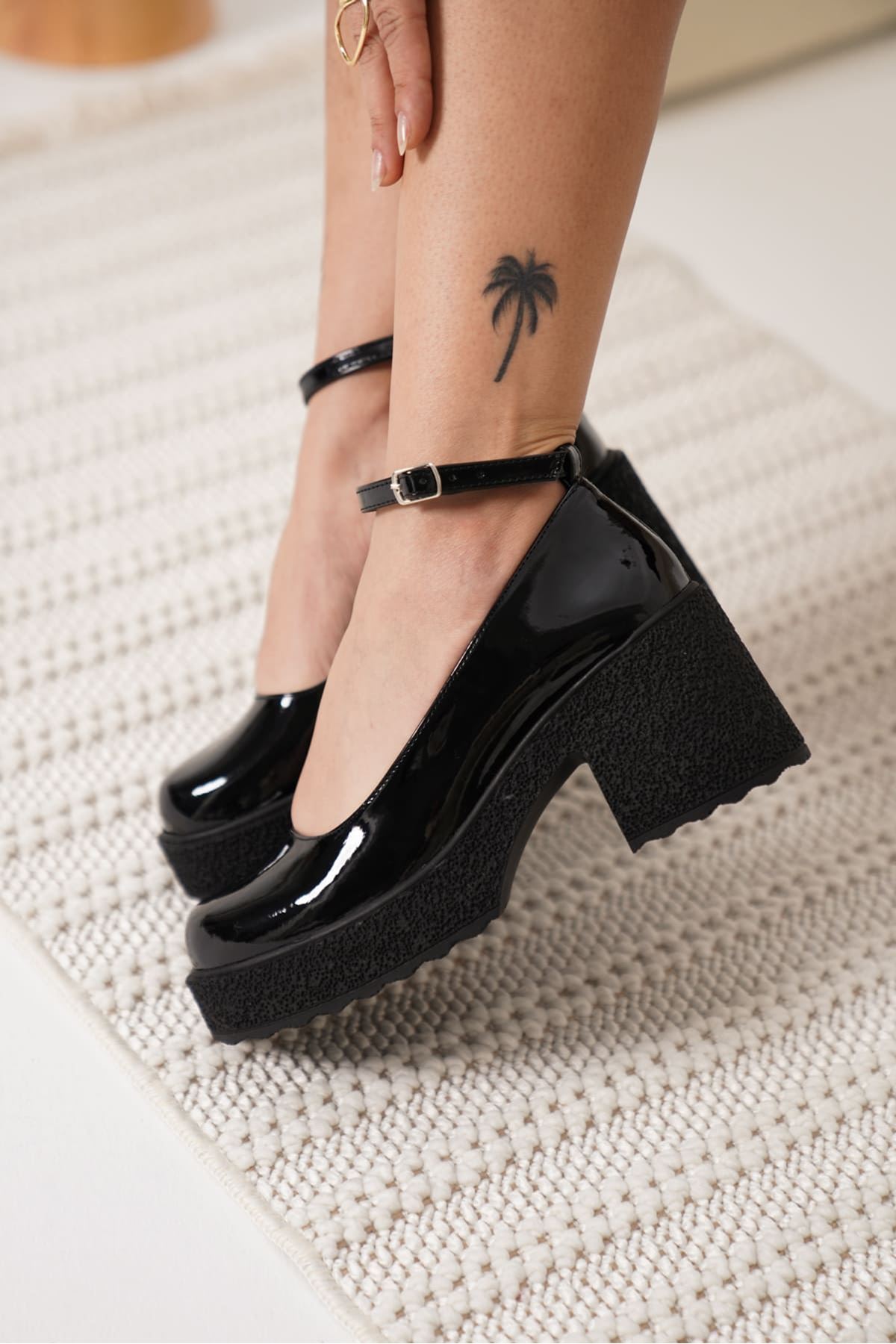 Kadın Siyah Rugan Bilekten Baretli Günlük Ayakkabı SHTR06MS01A