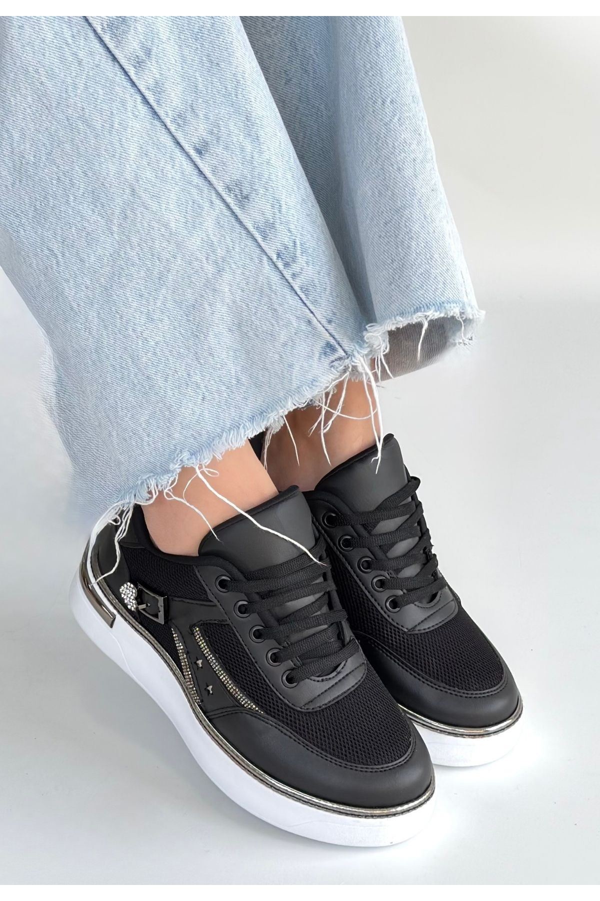 Junda Siyah Cilt Bağcıklı Spor Ayakkabı