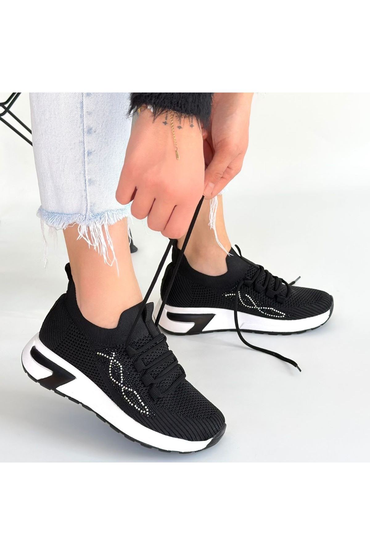 Belan Siyah Triko Bağcıklı Spor Ayakkabı