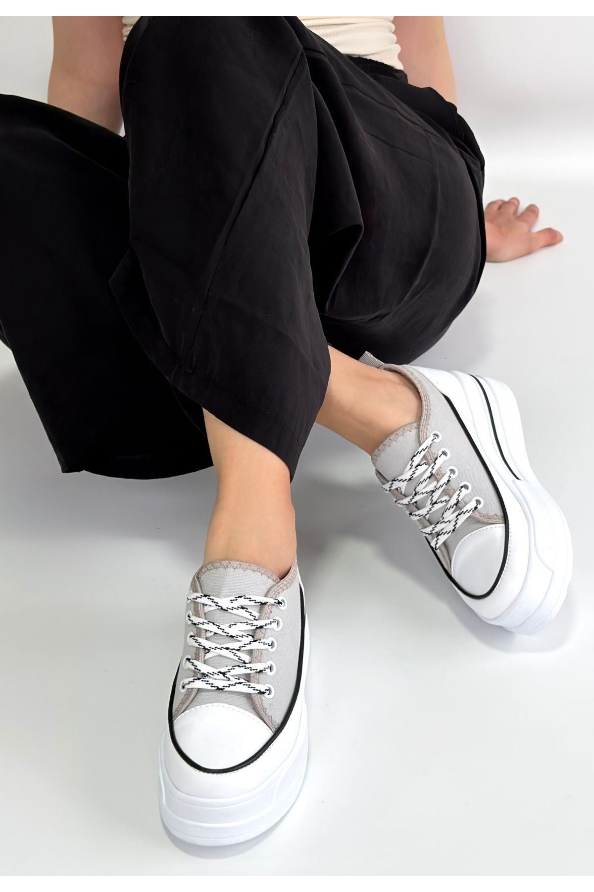 Dalen Gri Keten Bağcıklı Spor Ayakkabı