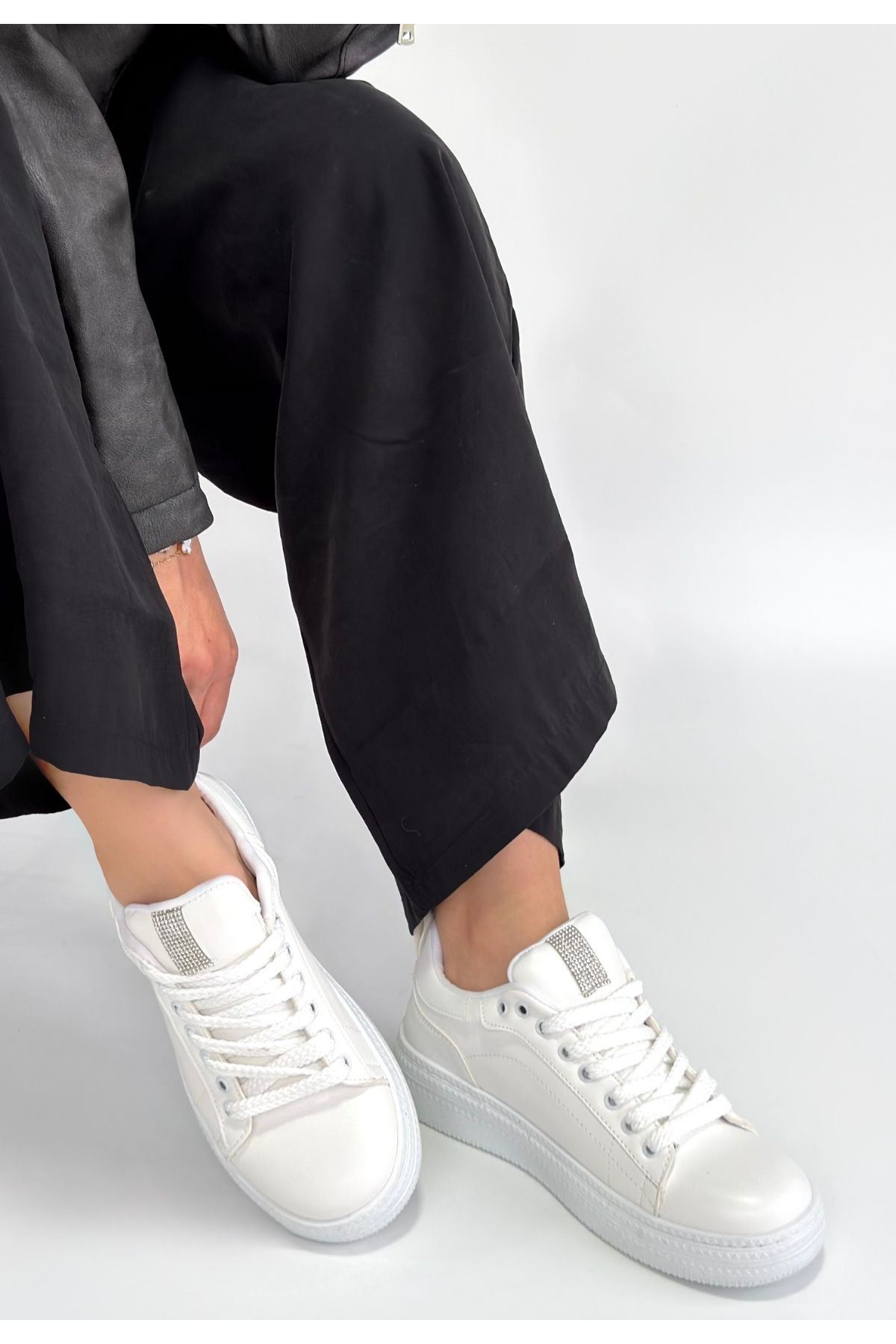 Yier Beyaz Cilt Bağcıklı Spor Ayakkabı