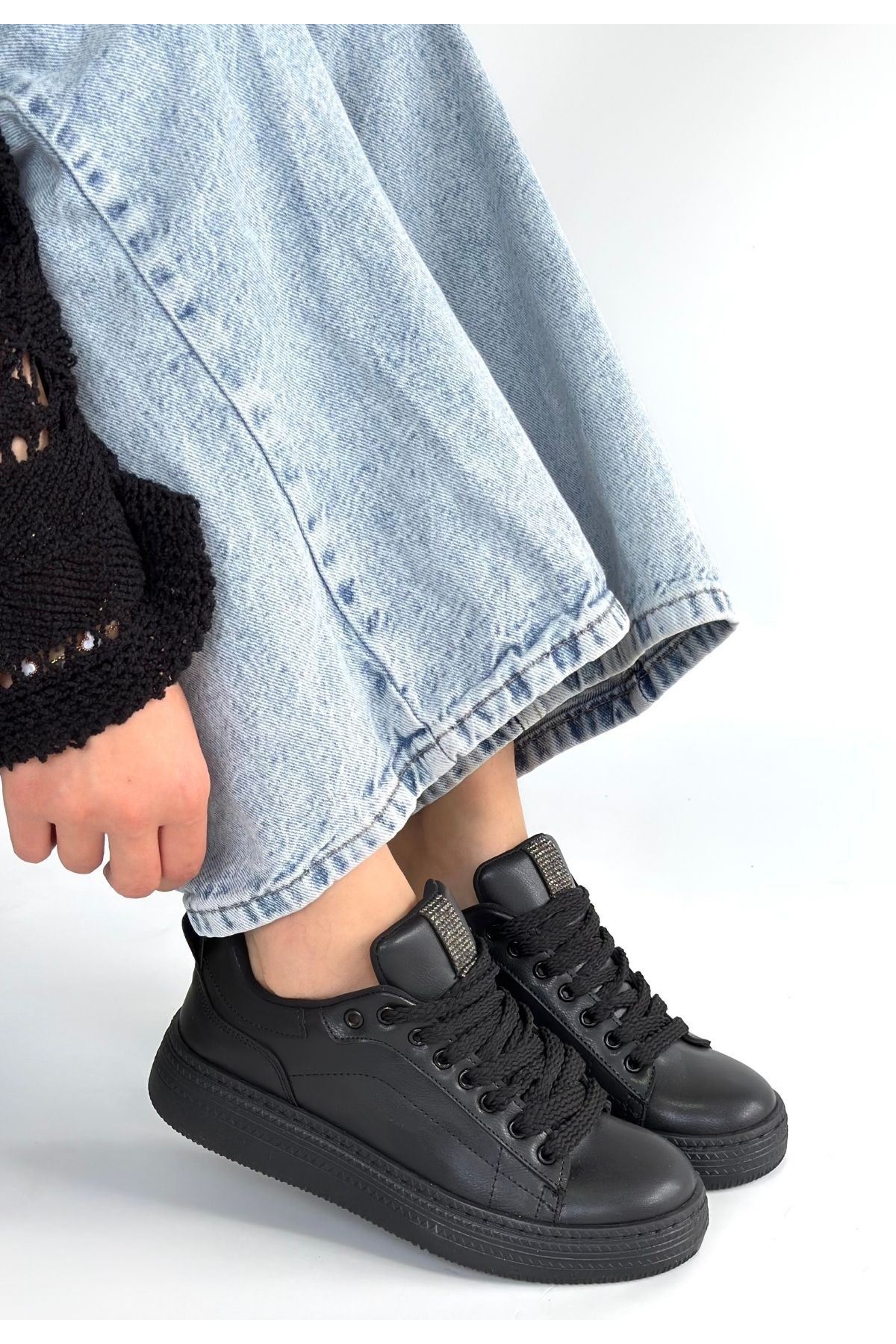 Yier Siyah Cilt Bağcıklı Spor Ayakkabı