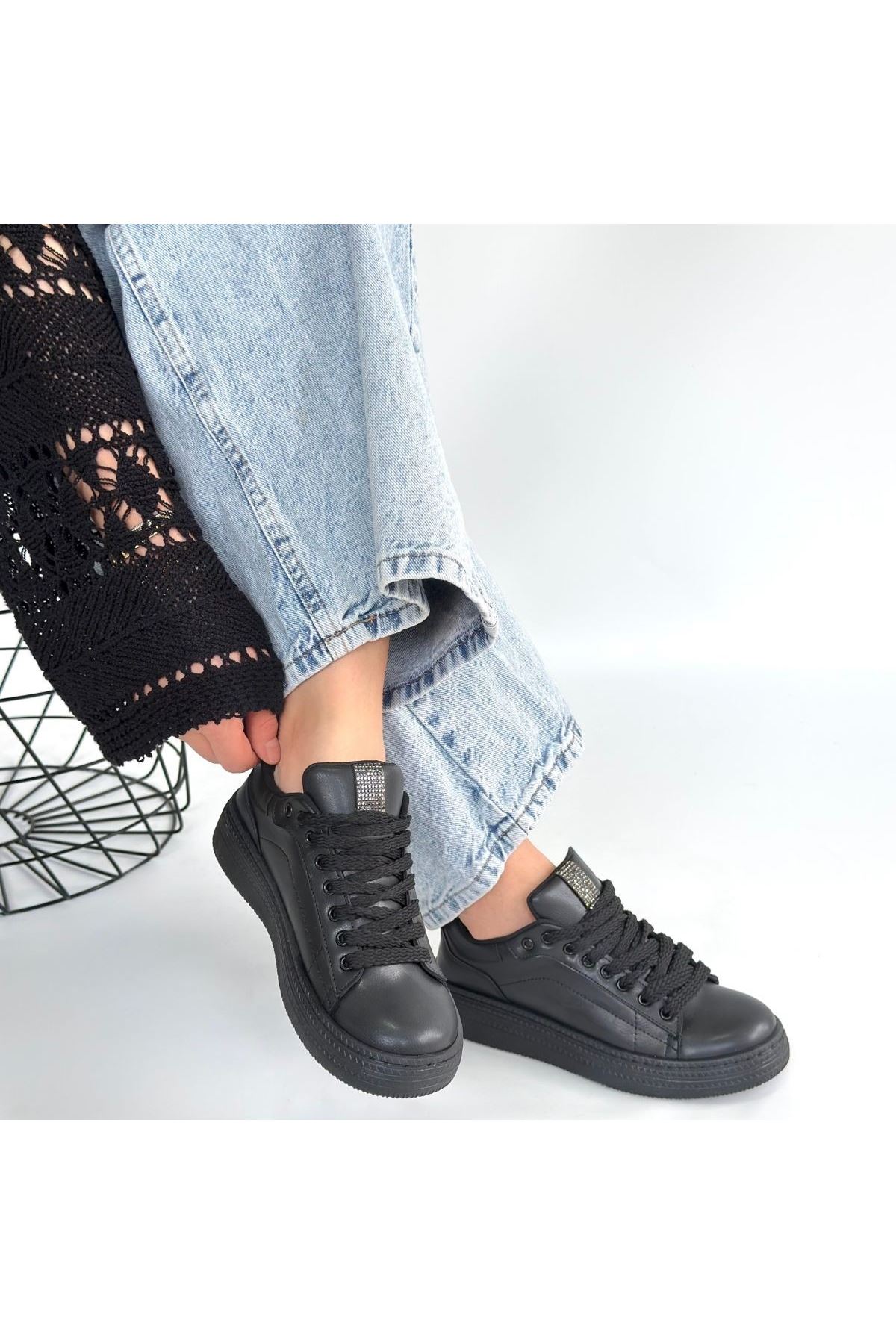 Yier Siyah Cilt Bağcıklı Spor Ayakkabı