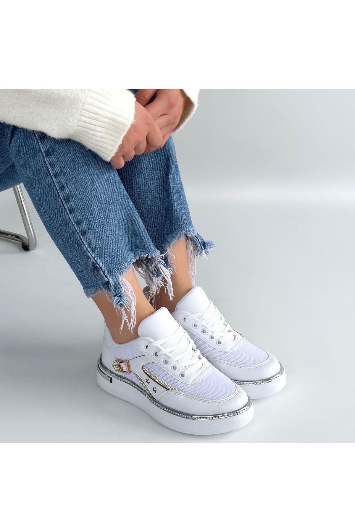 Junda Beyaz Cilt Bağcıklı Spor Ayakkabı