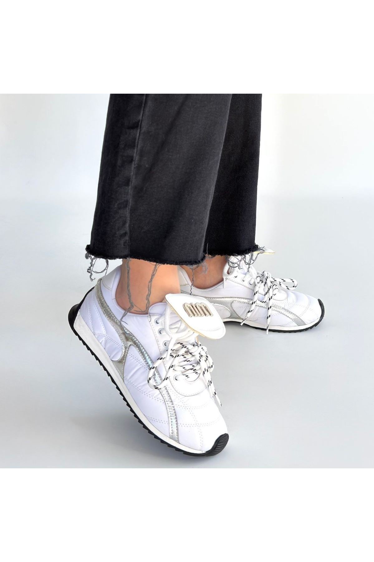 Dissa Beyaz Cilt Bağcıklı Paraşüt Detaylı Spor Ayakkabı