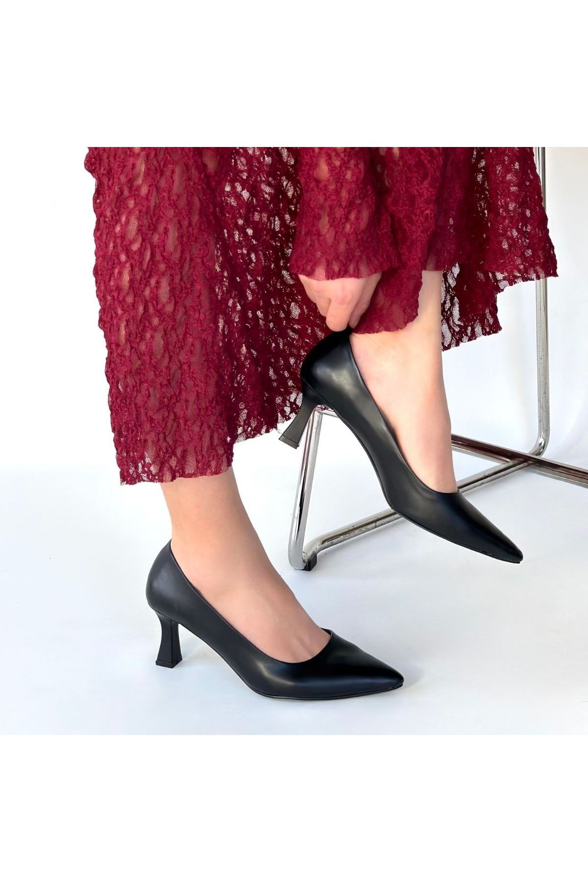 Mırta Siyah Cilt Topuklu Ayakkabı