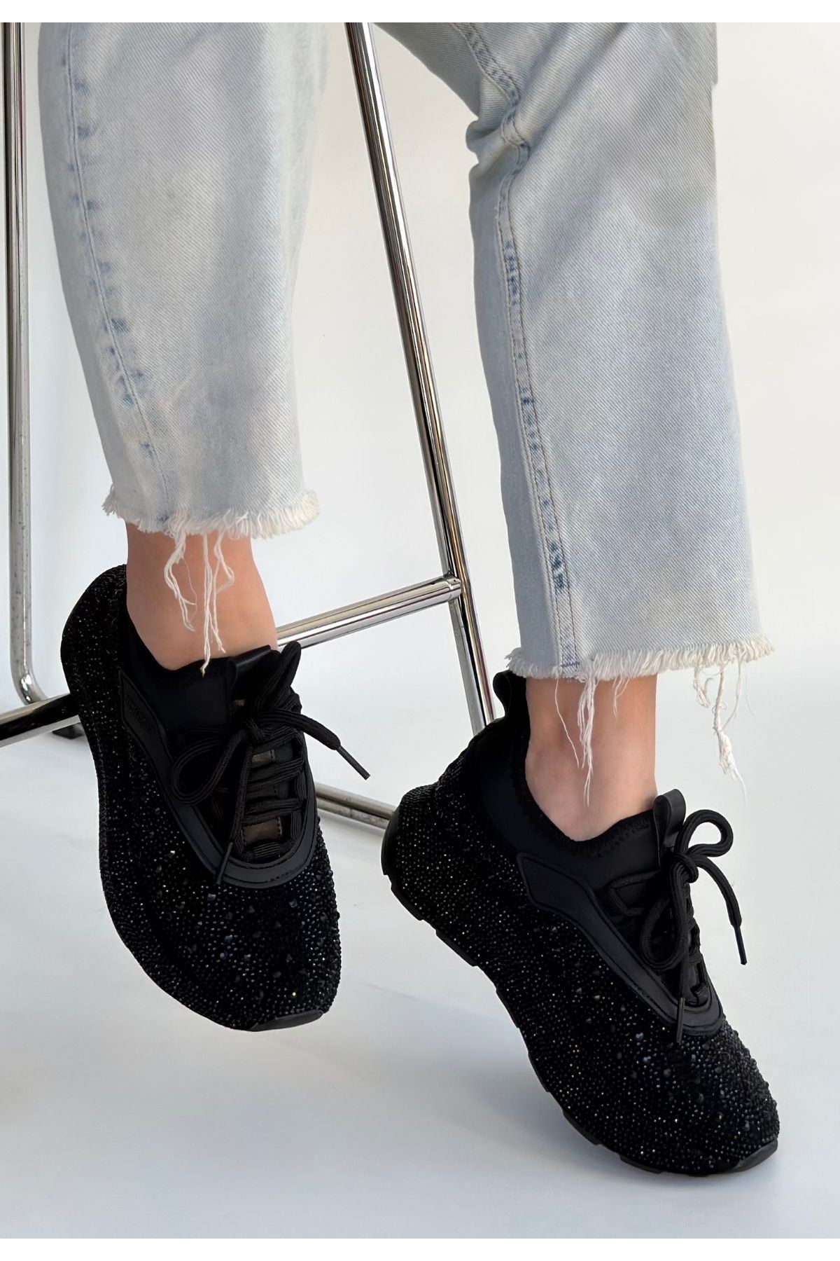 Rimay Siyah Cilt Boncuk İşlemeli Spor Ayakkabı