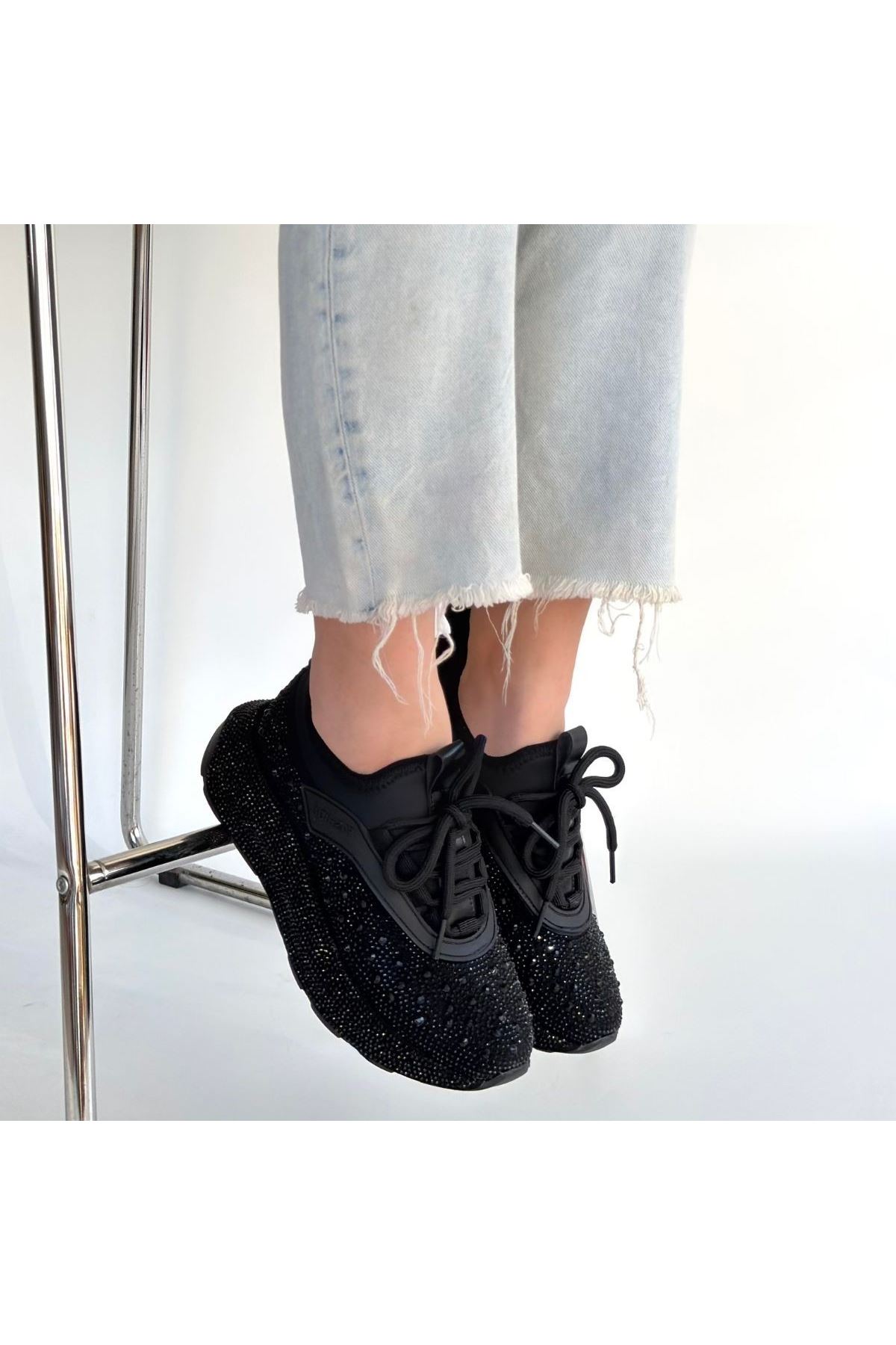 Rimay Siyah Cilt Boncuk İşlemeli Spor Ayakkabı