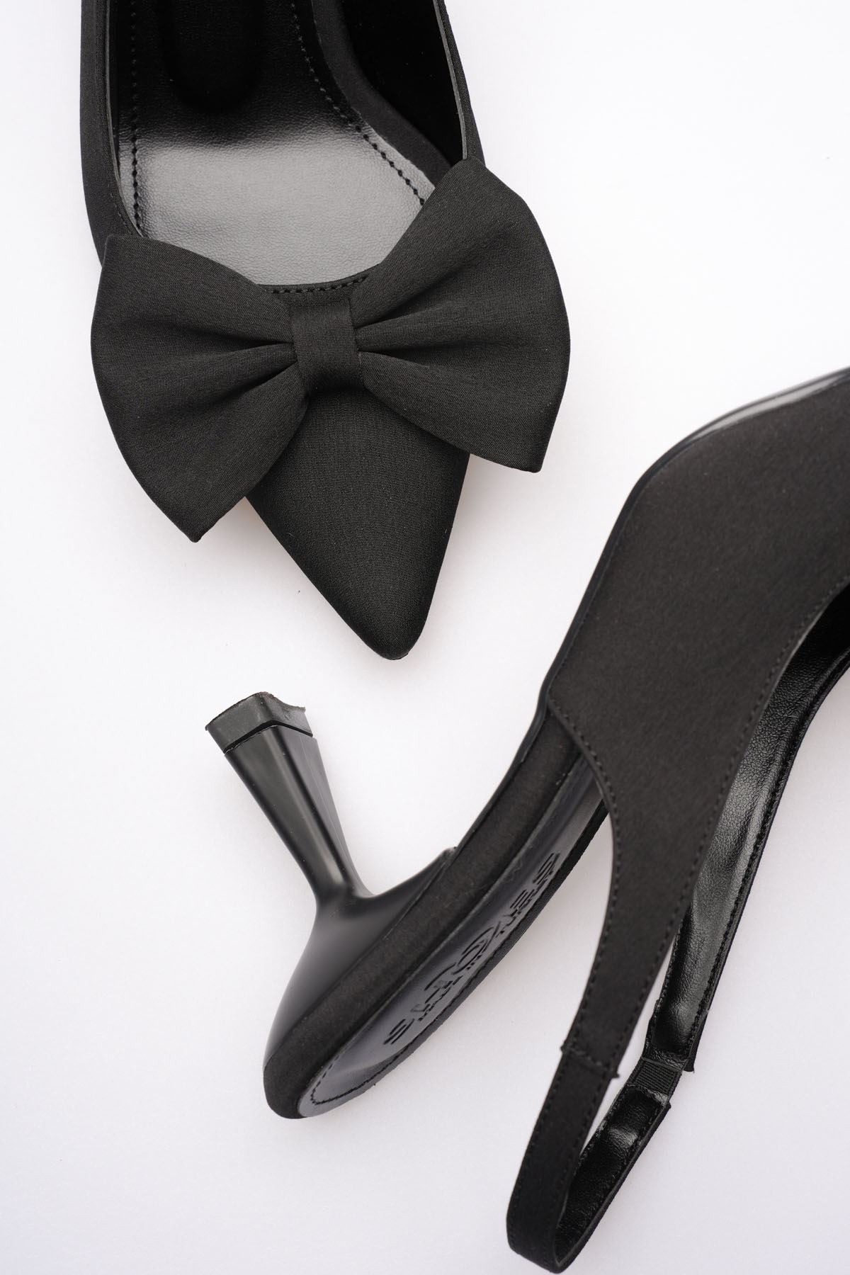 Siyah Fiyonklu Kitten Topuklu Slingback Kadın Ayakkabı EATR08MS24A