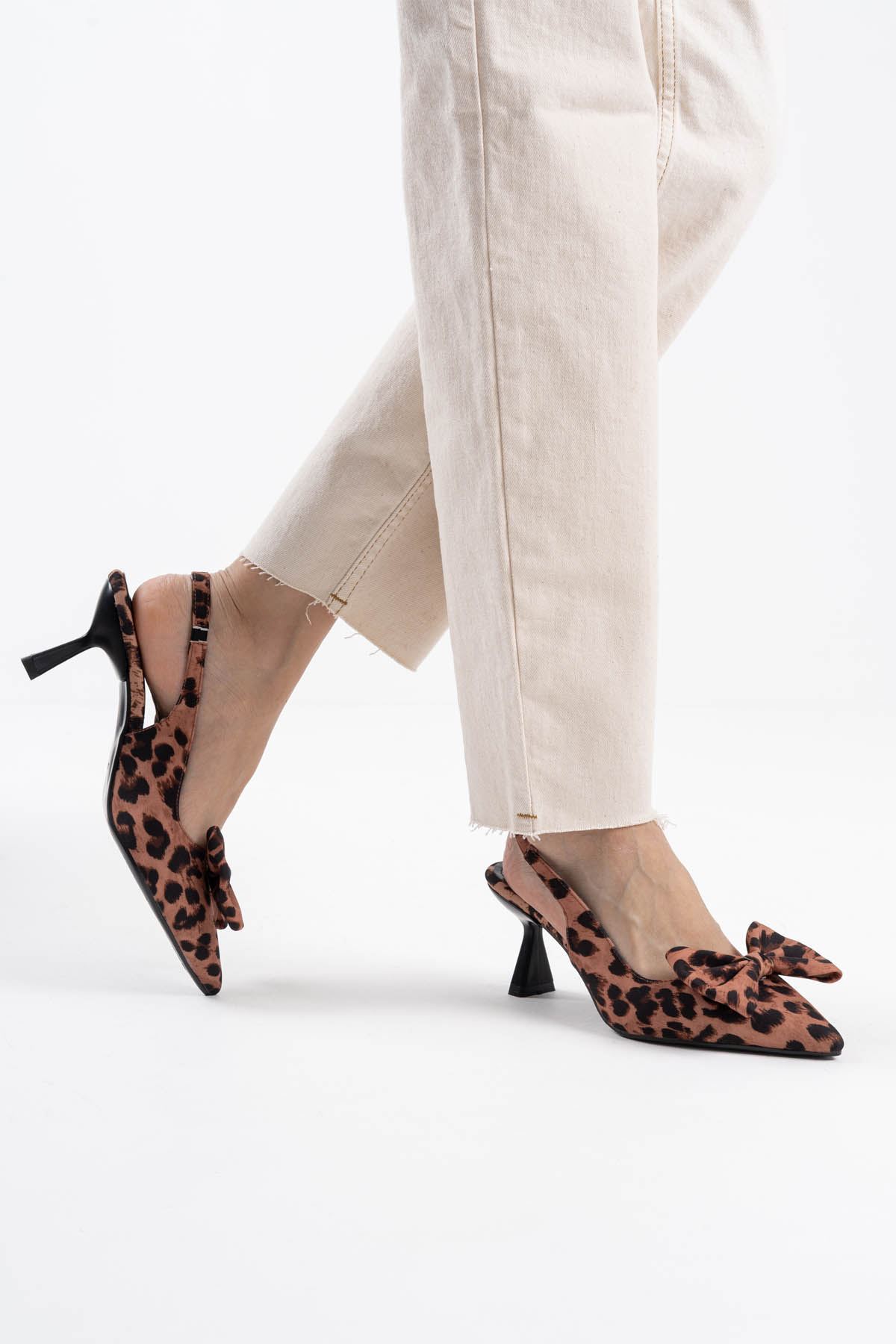 Leopar Fiyonklu Kitten Topuklu Slingback Kadın Ayakkabı EATR08MS24D