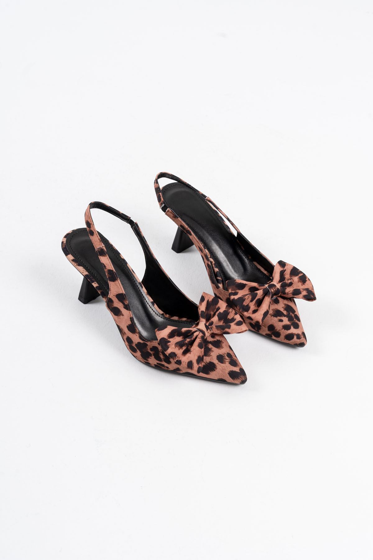 Leopar Fiyonklu Kitten Topuklu Slingback Kadın Ayakkabı EATR08MS24D