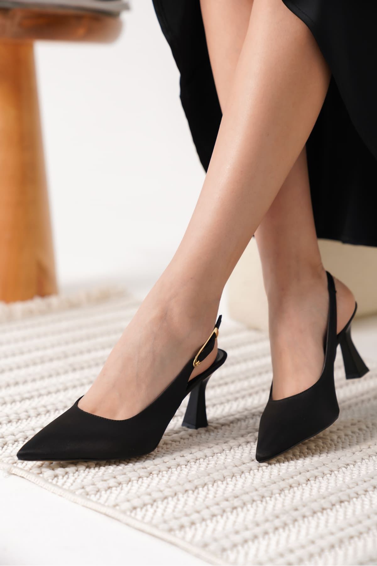 Siyah Kadın Günlük Kısa Topuklu Stiletto Ayakkabı EATR20MS03A