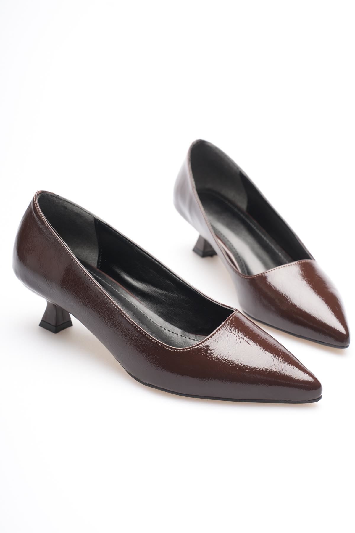 Kadın Acı Kahve Kırışık Rugan Kısa Topuklu Stiletto Ayakkabı EATR20MS03D