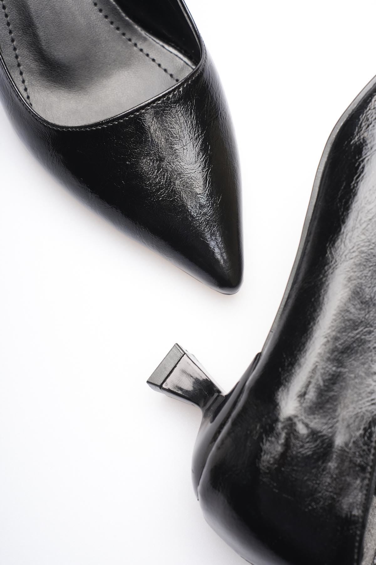 Kadın Siyah Kırışık Rugan Kısa Topuklu Stiletto Ayakkabı EATR20MS03C