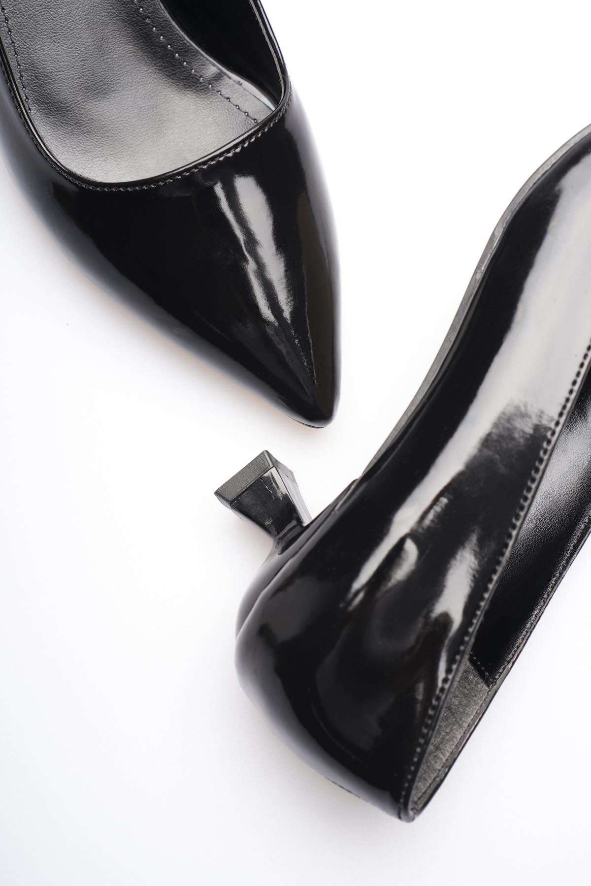 Kadın Siyah Rugan Kısa Topuklu Stiletto Ayakkabı EATR20MS03E