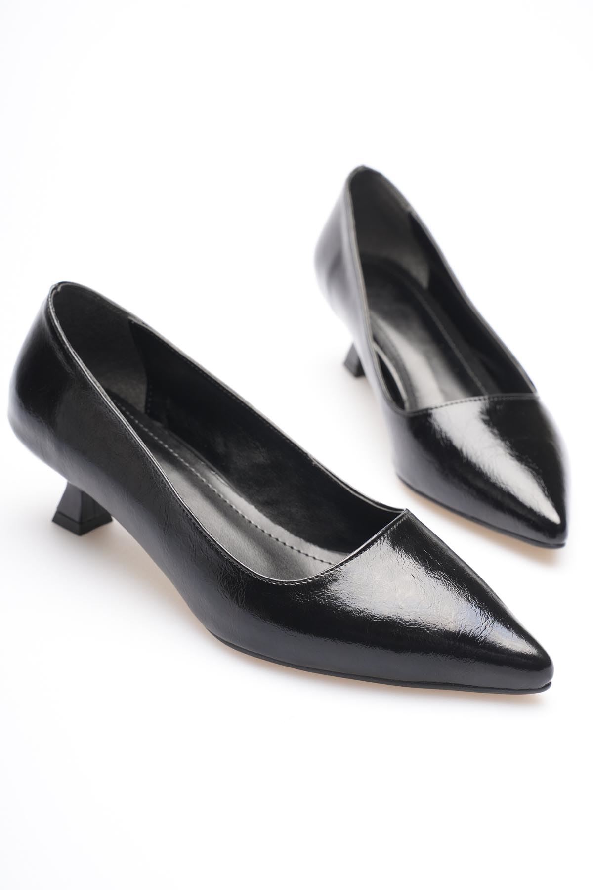 Kadın Siyah Kırışık Rugan Kısa Topuklu Stiletto Ayakkabı EATR20MS03C