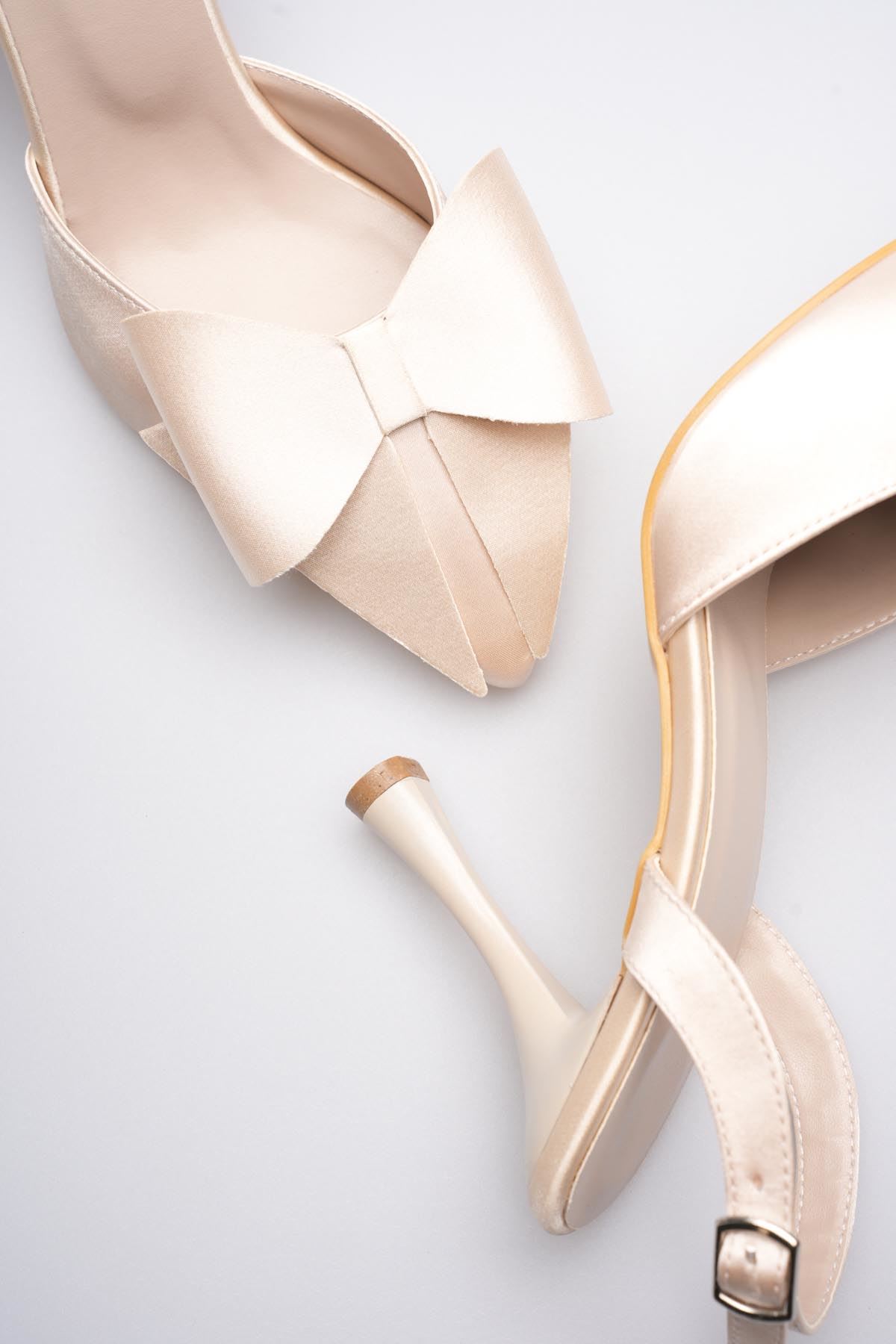 Kadın Bej Fiyonklu Saten Slingback Topuklu Ayakkabı EATR40MS01B