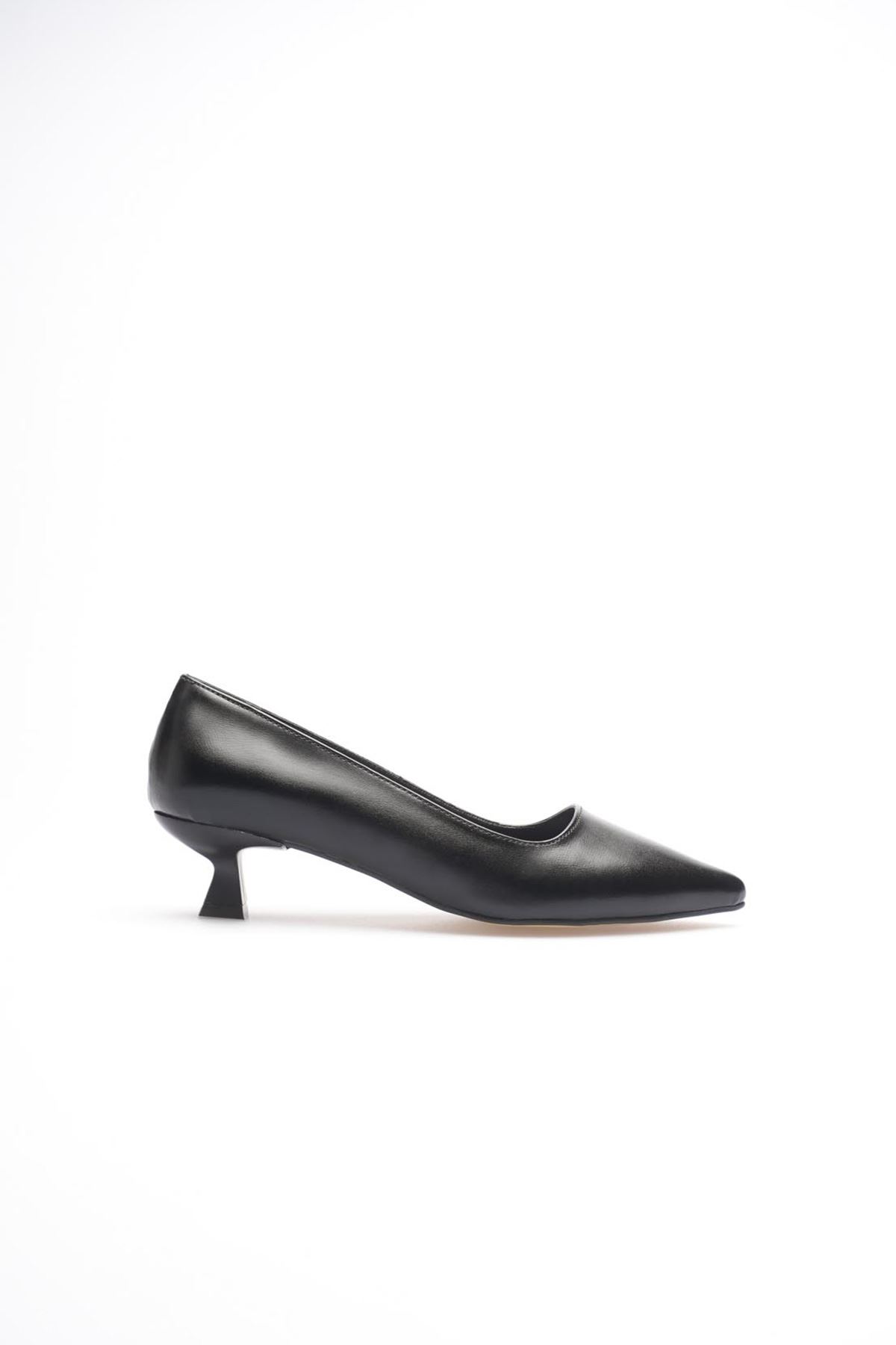 Siyah Sivri Burun Orta Topuklu Kadın Stiletto EATR20MS02A