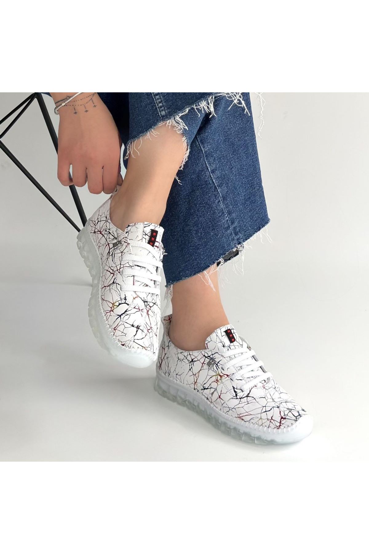 Kinte Beyaz Desenli Deri Bağcıklı Spor Ayakkabı
