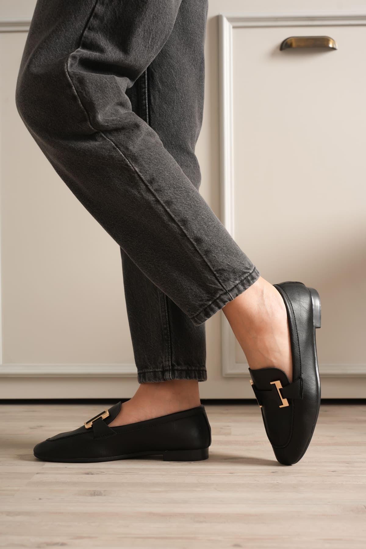 Kadın Siyah Şık Tokalı Günlük Ayakkabı EATR27MS05A