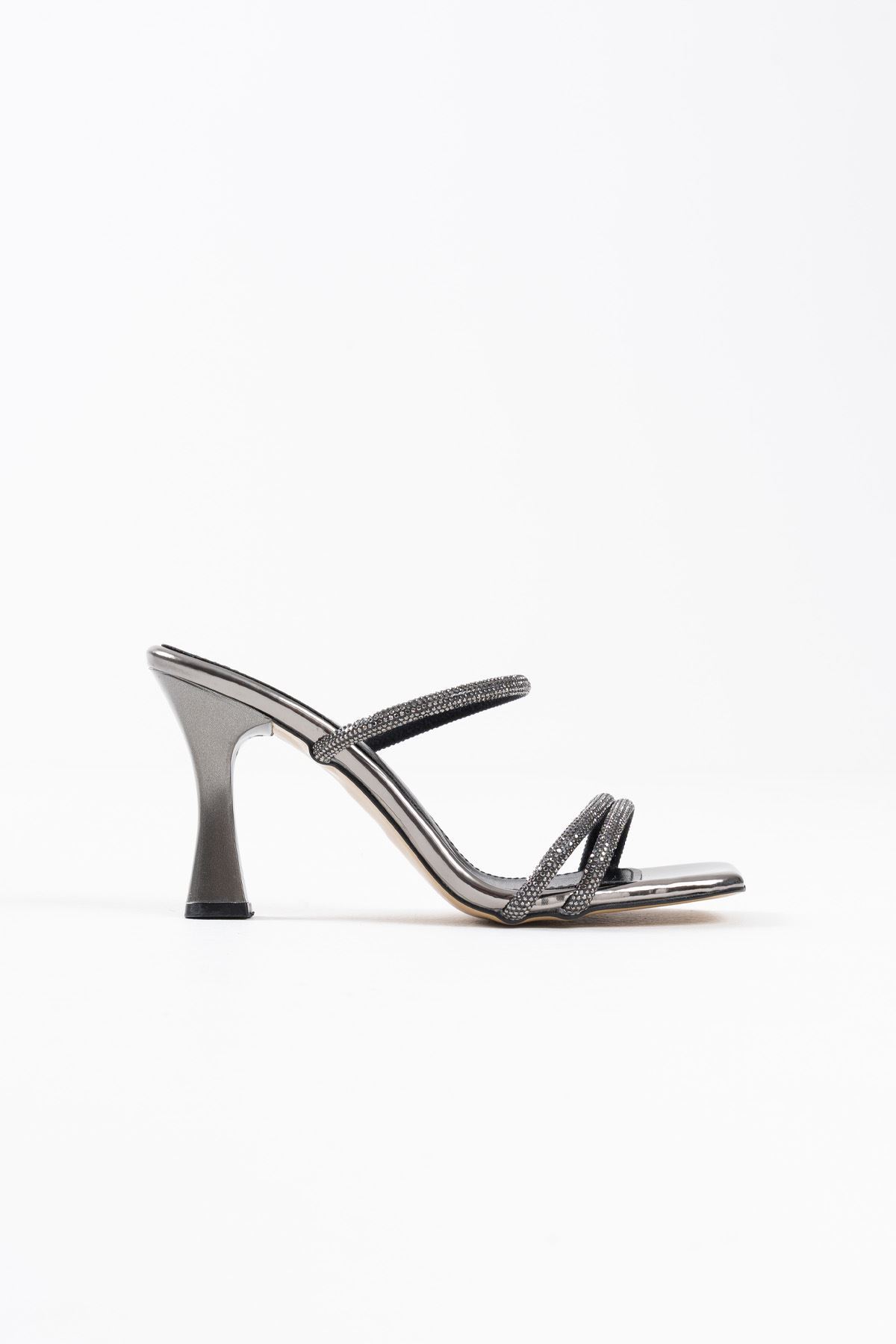 Kadın Siyah Taş Detaylı Kalın Topuklu Şık Sandalet EATR20MY26A