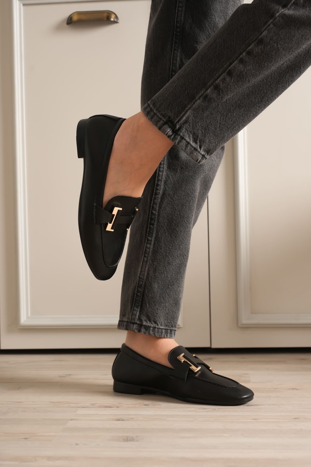 Kadın Siyah Şık Tokalı Günlük Ayakkabı EATR27MS05A