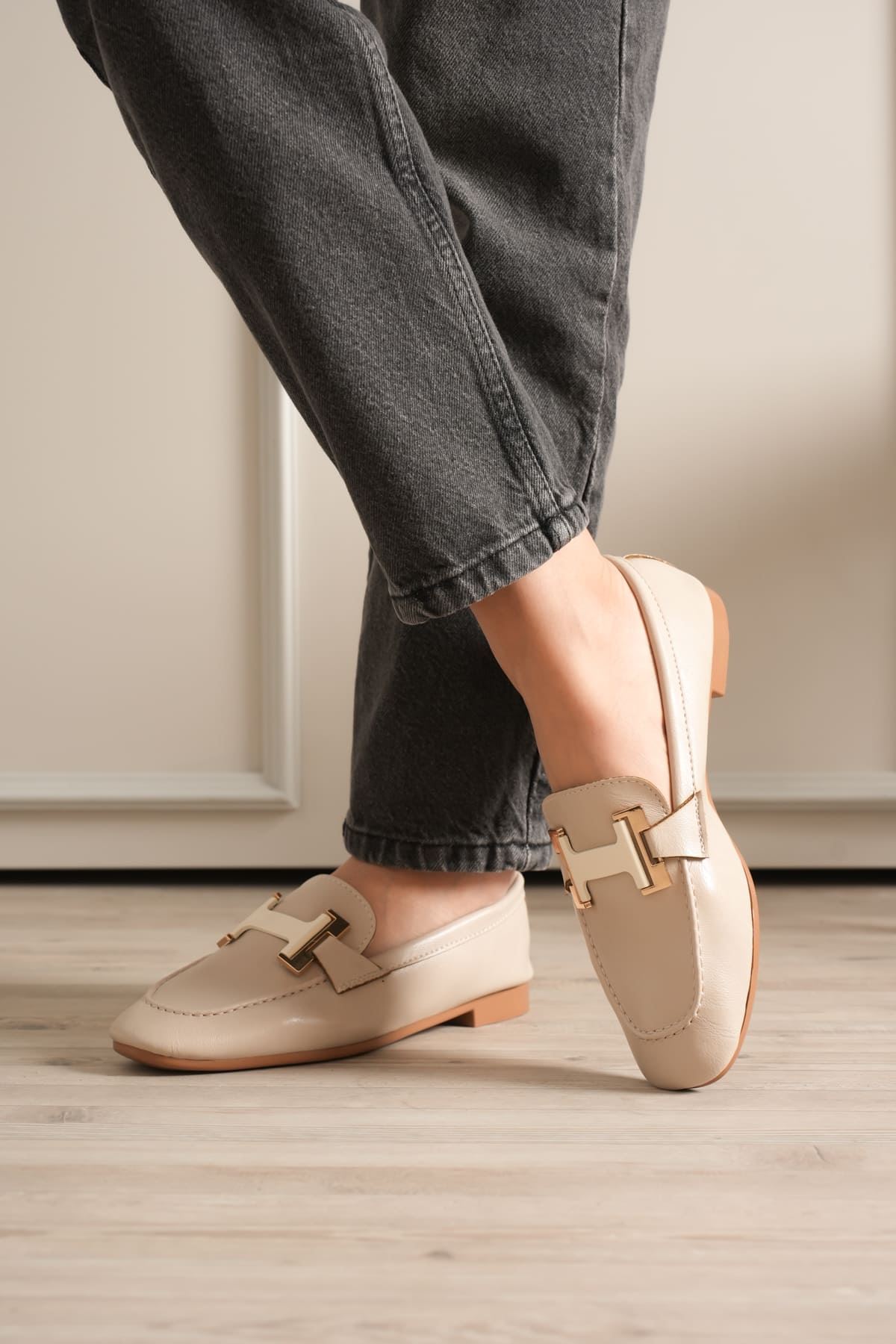 Kadın Bej Şık Tokalı Günlük Ayakkabı EATR27MS05B