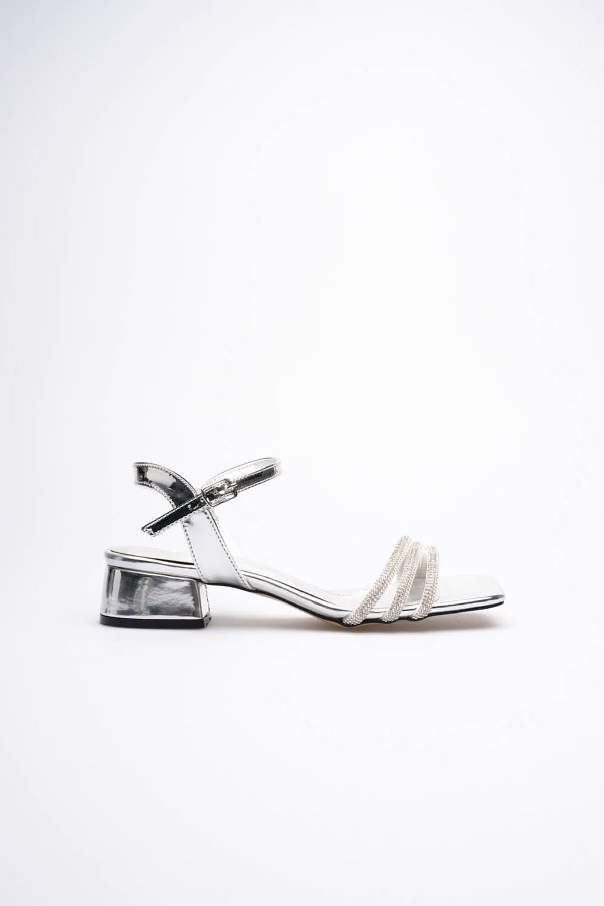 Kadın Gümüş Taş Detaylı Kalın Topuklu Şık Sandalet EATR20MY26E