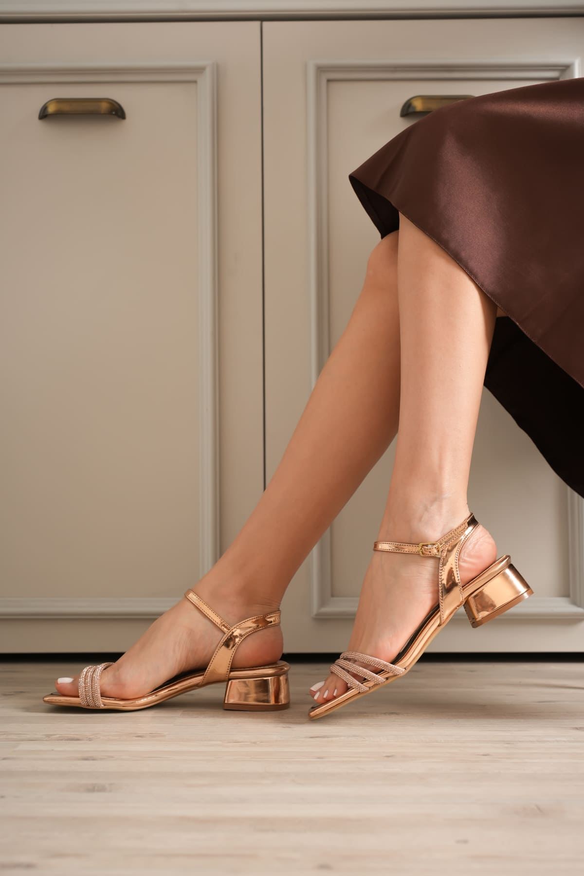 Kadın Rose Gold Taş Detaylı Kalın Topuklu Şık Sandalet EATR20MY26F