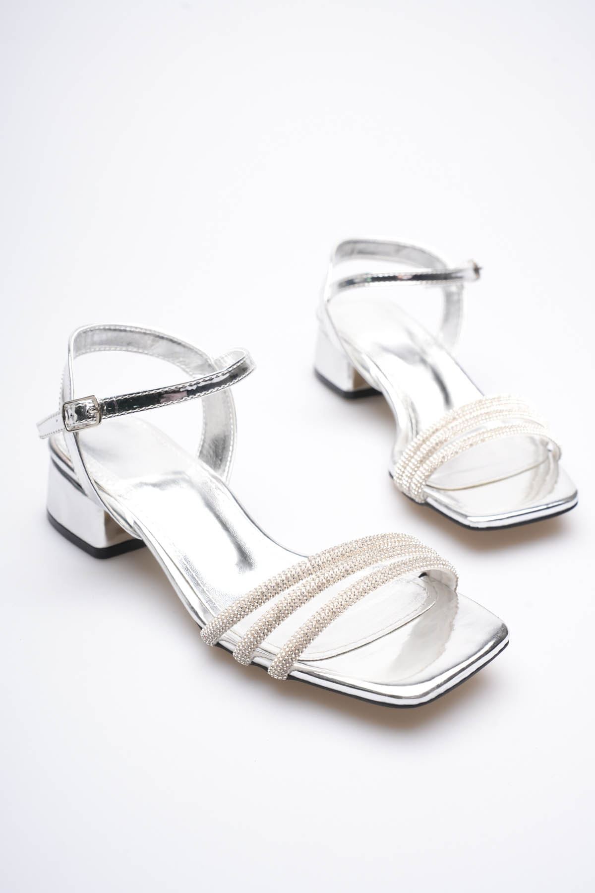 Kadın Gümüş Taş Detaylı Kalın Topuklu Şık Sandalet EATR20MY26E