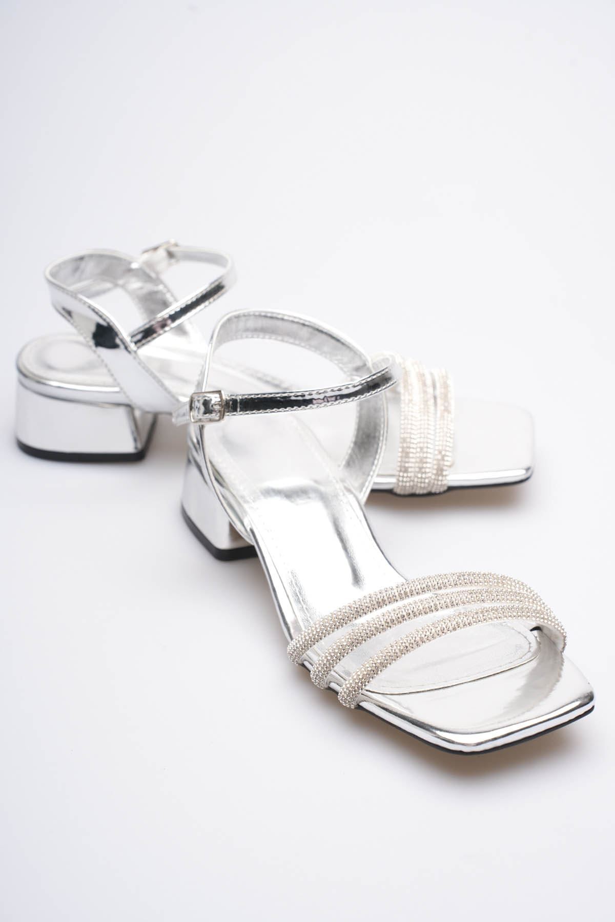 Kadın Gümüş Taş Detaylı Kalın Topuklu Şık Sandalet EATR20MY26E