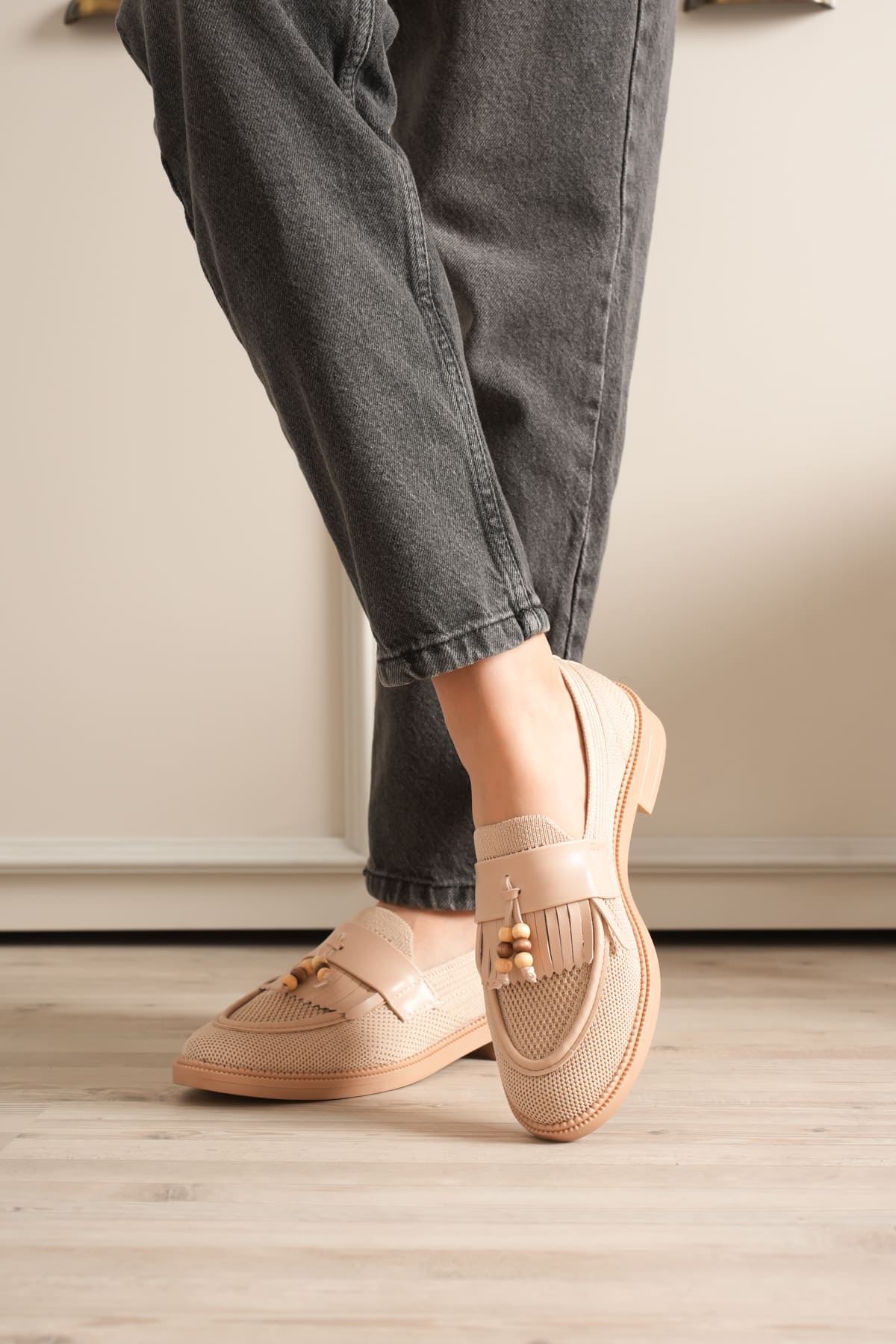 Kadın Bej Boncuk Püsküllü Günlük Kısa Topuklu Ayakkabı EATR30MS01B