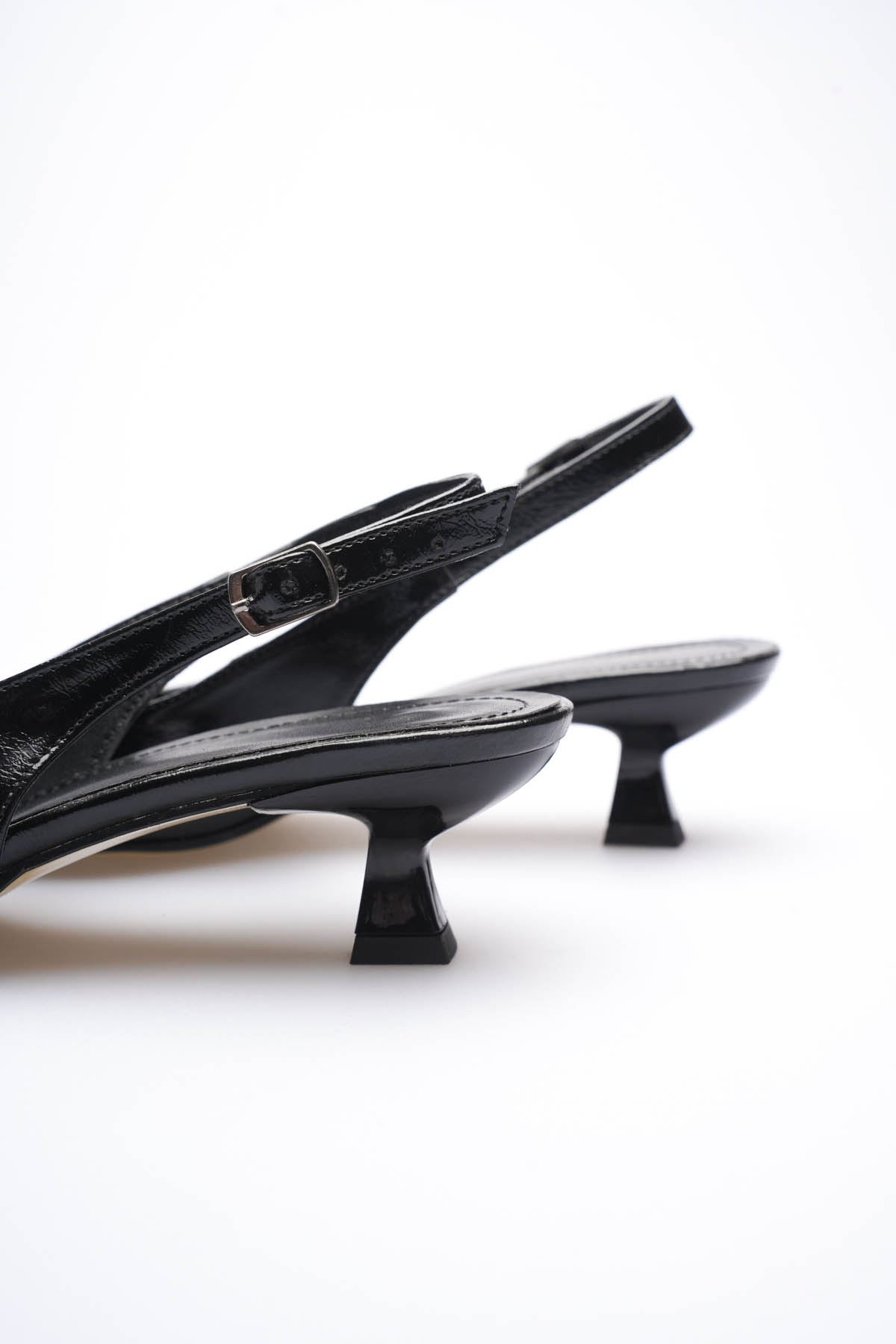 Kadın Siyah Kırışık Rugan Sivri Burun Slingback Kısa Topuklu Ayakkabı EATR20MS04C