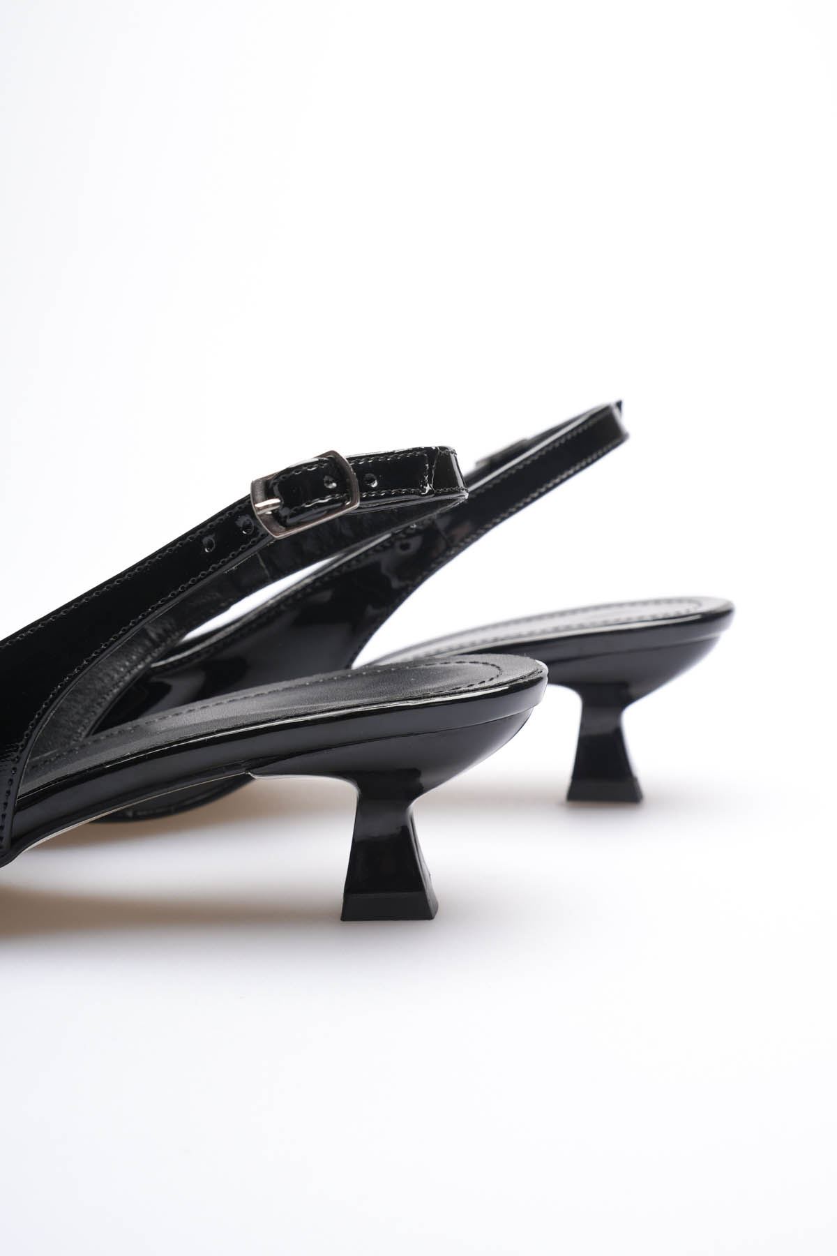 Kadın Siyah Rugan Sivri Burun Slingback Kısa Topuklu Ayakkabı EATR20MS04E