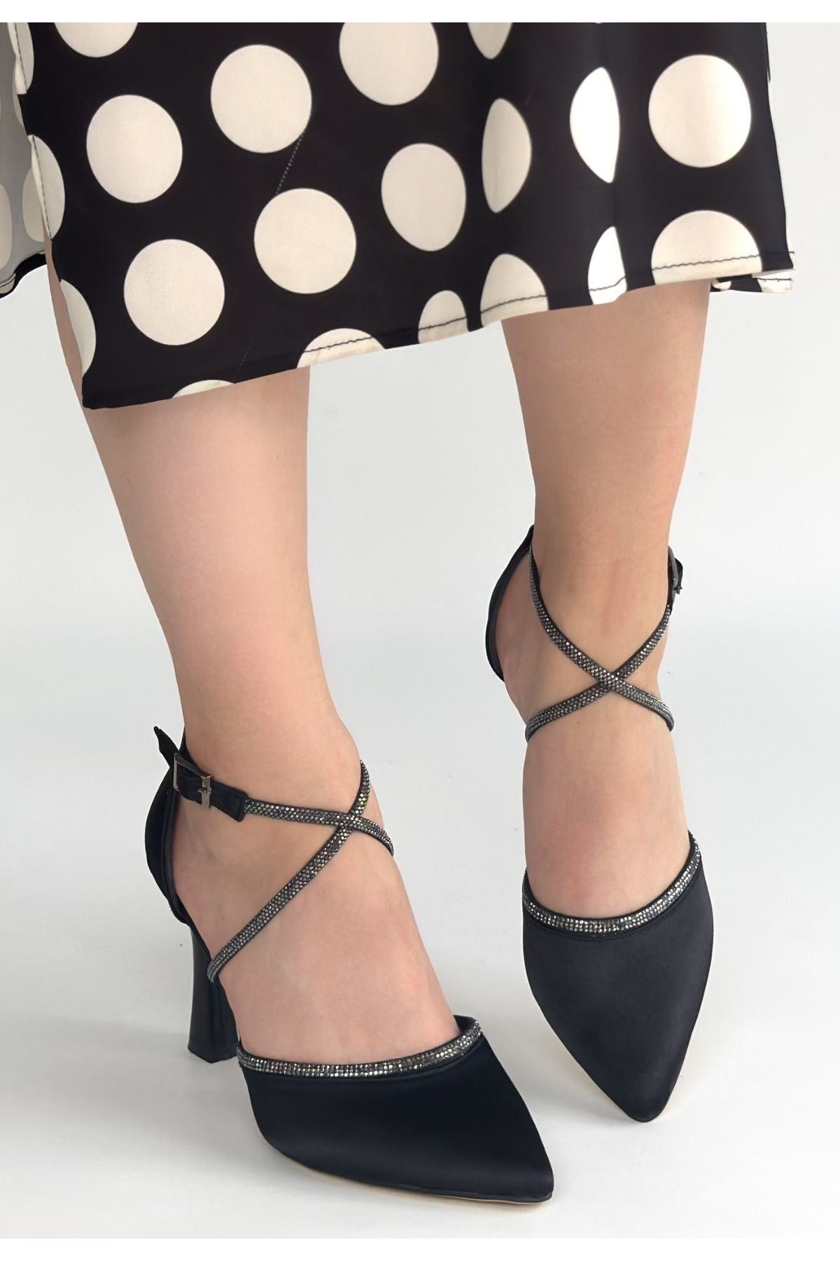 Kanji Siyah Saten Topuklu Ayakkabı