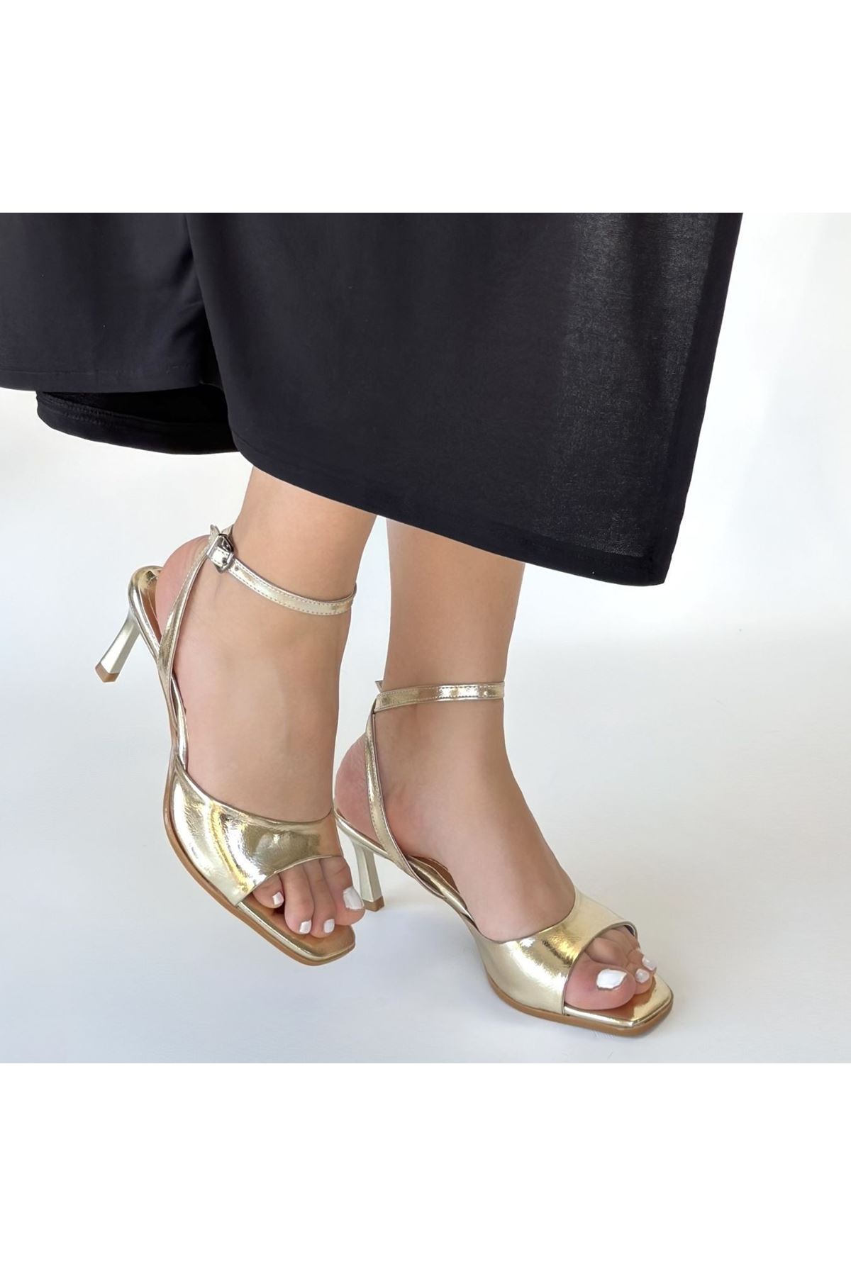 Lenya Gold Rugan Topuklu Ayakkabı