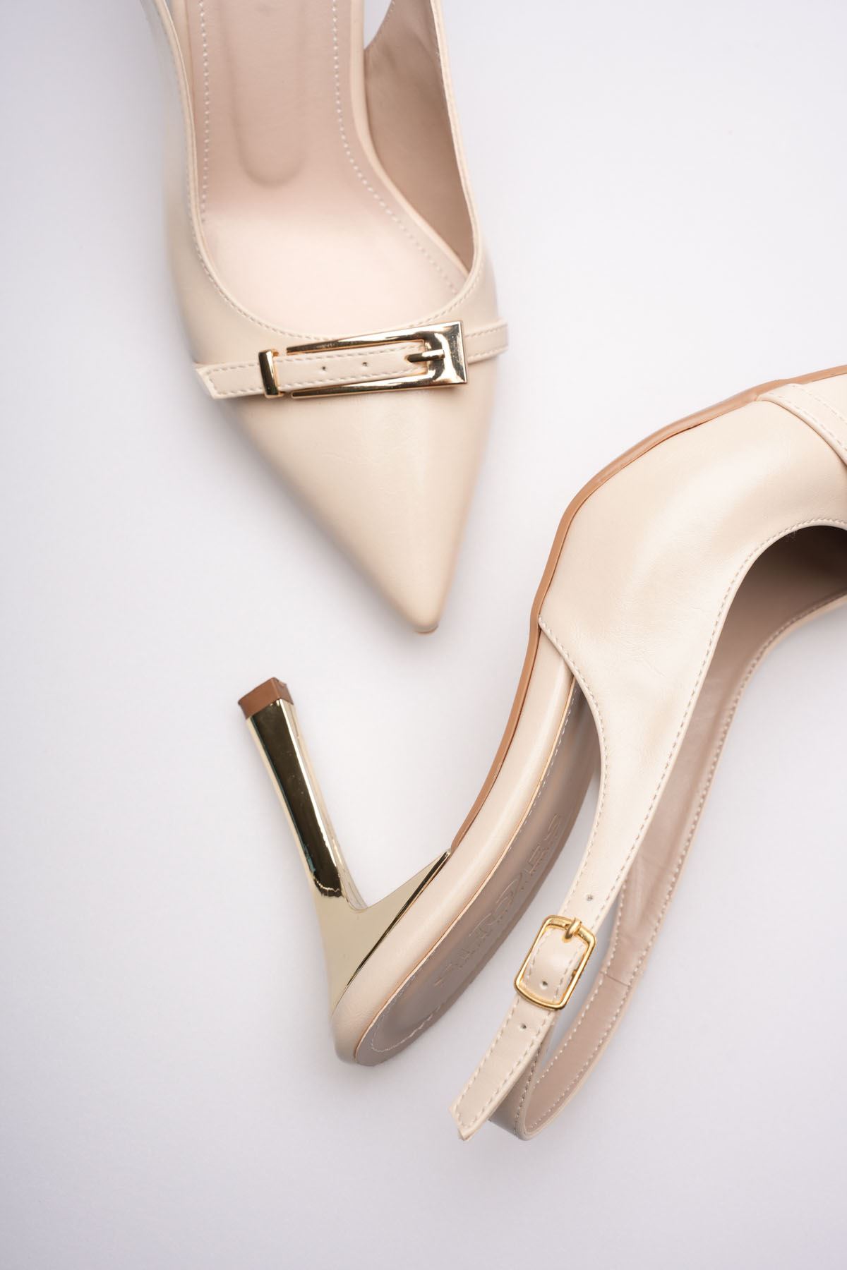 Kadın Bej Tokalı Topuklu Ayakkabı EATR08MS34B