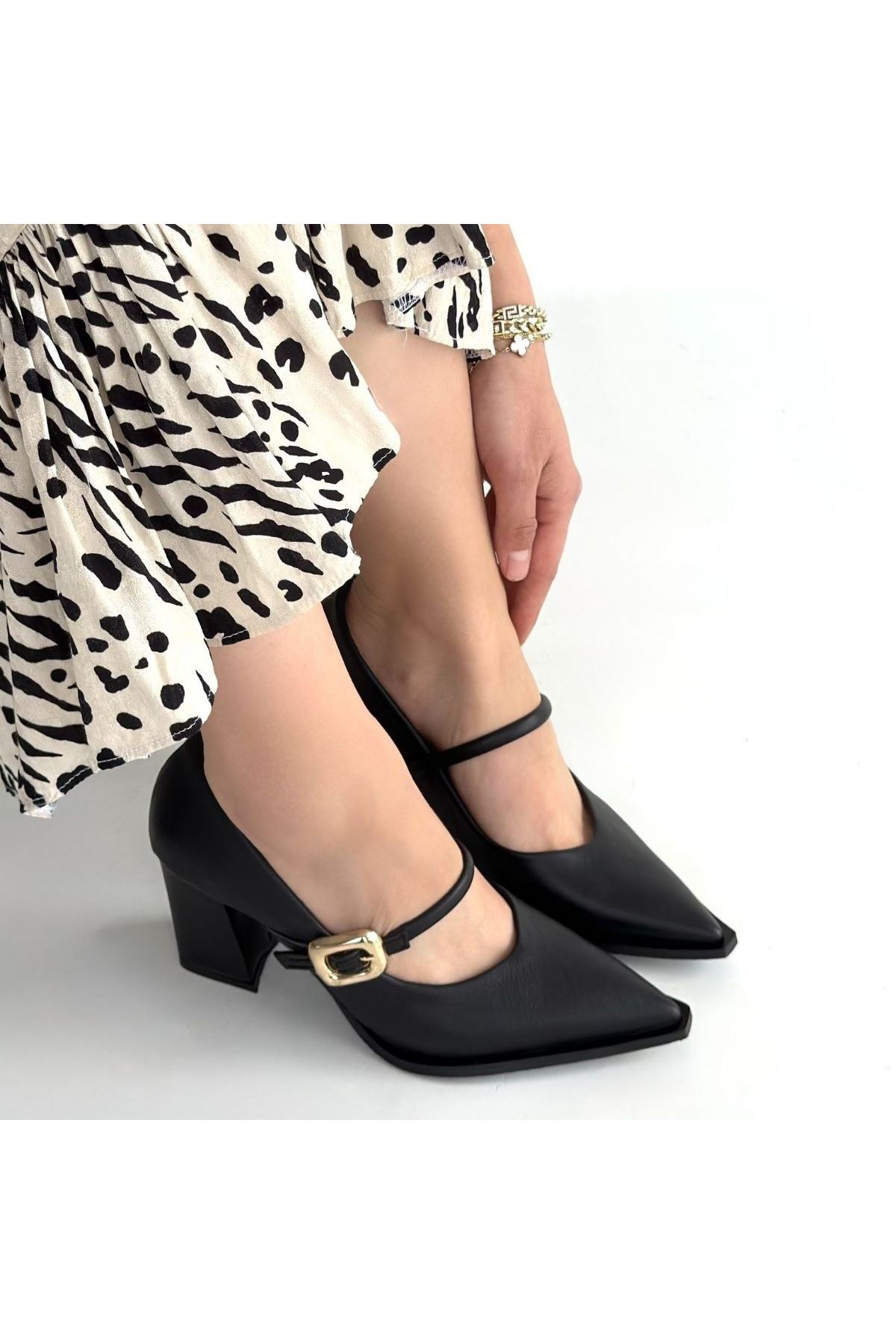 Nıvra Siyah Cilt Topuklu Ayakkabı