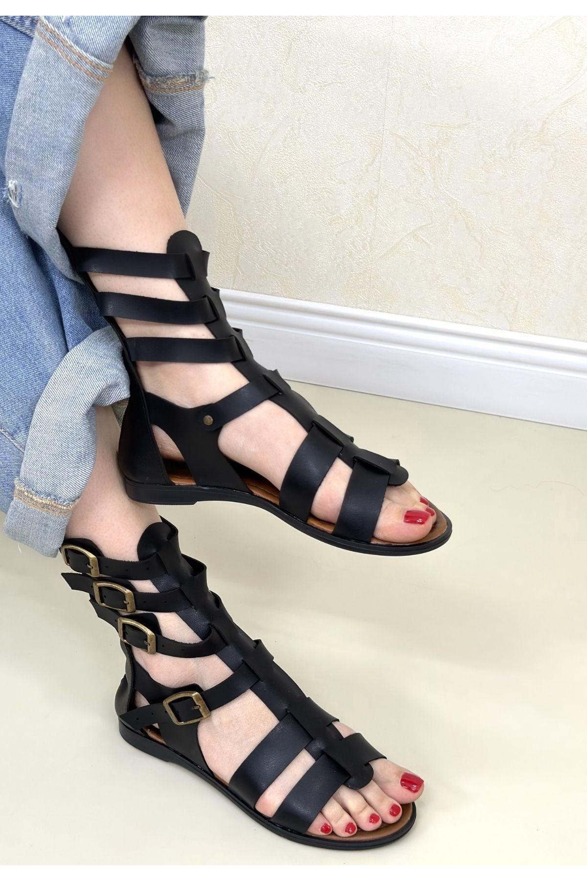 Nola Siyah Deri Kemerli Sandalet